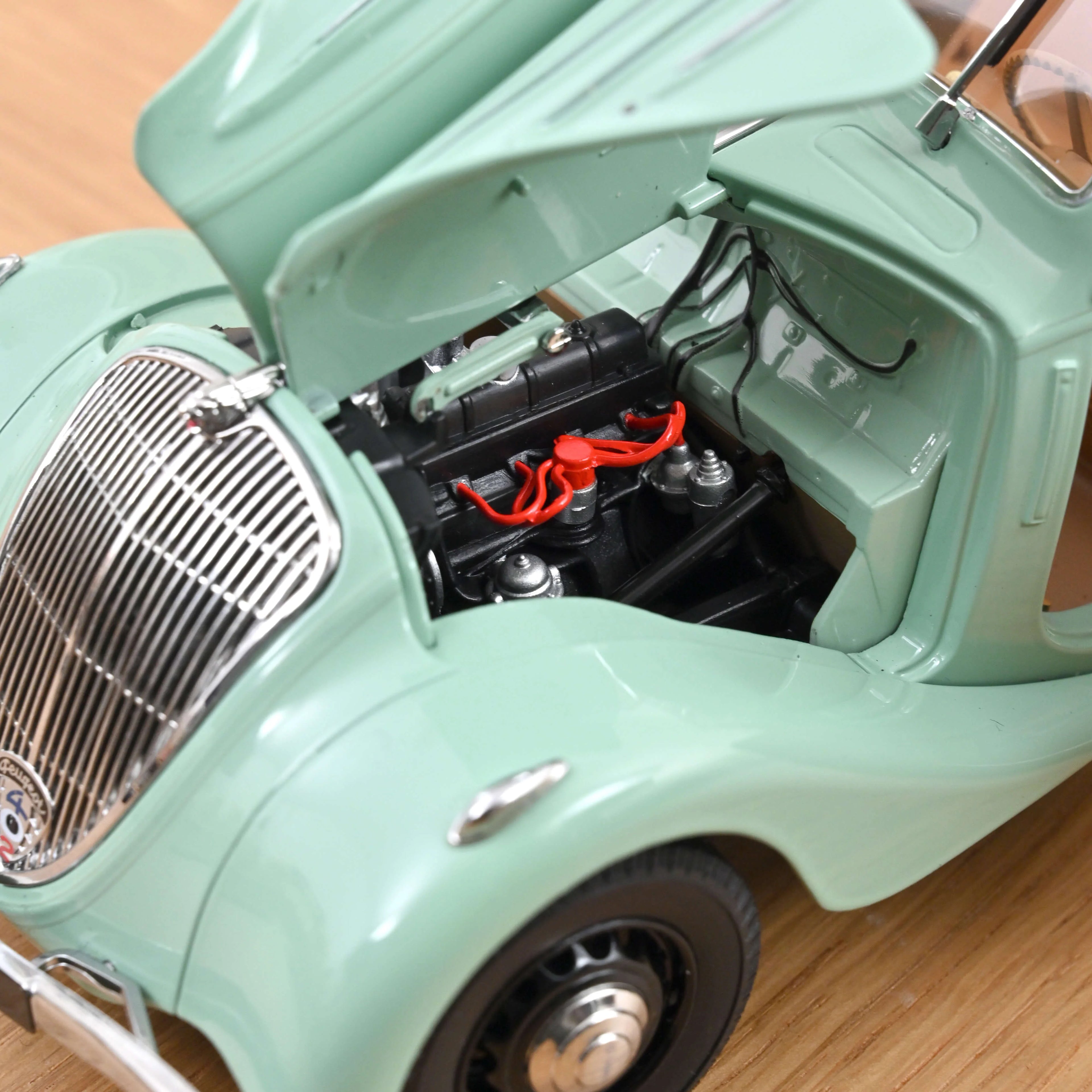 Peugeot 402 Eclipse 1937 Green 1:18 - 200pcs