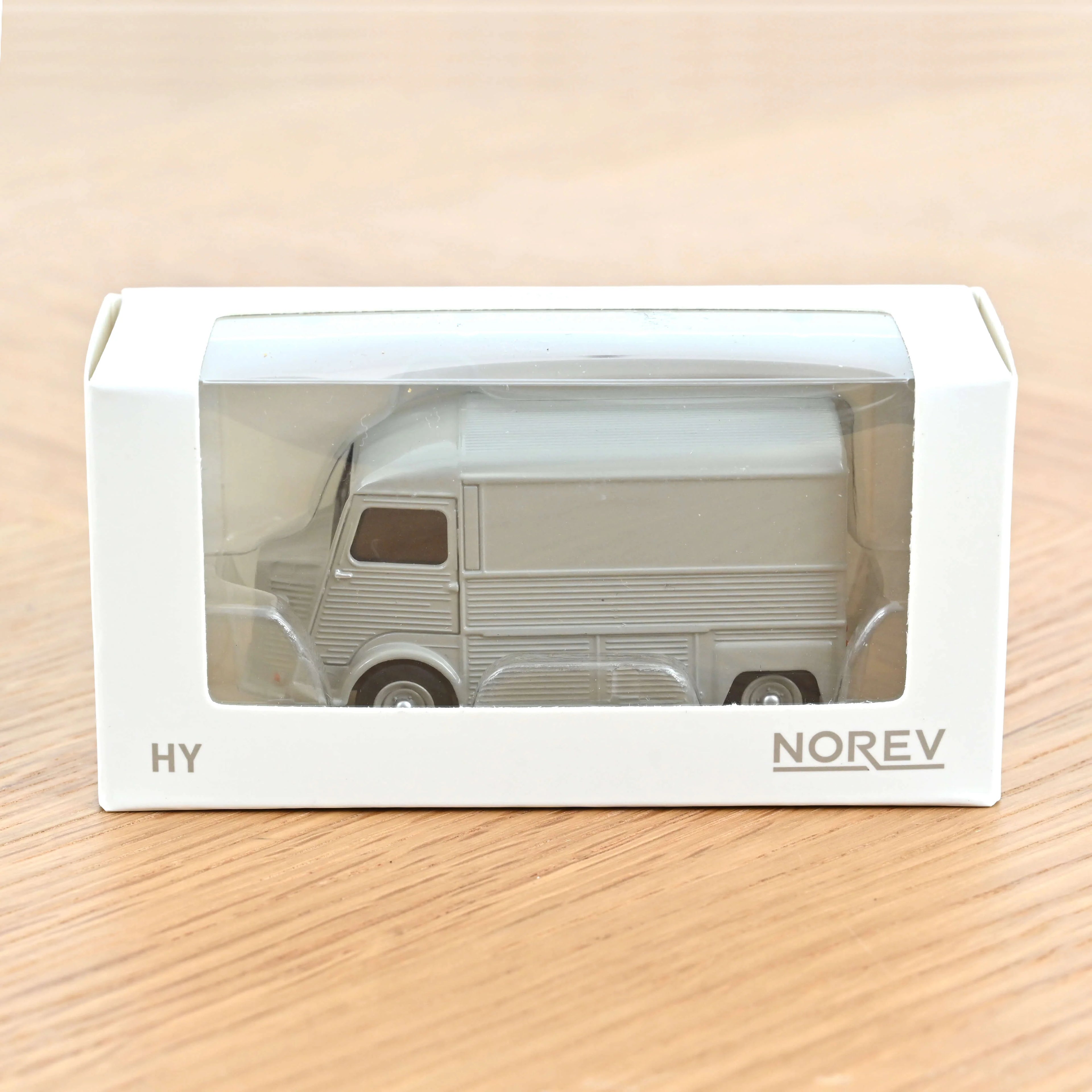 Citroën HY 1969 Roségrau 1:58