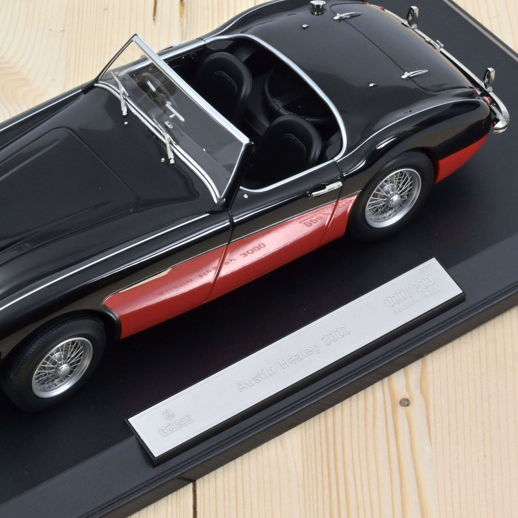Austin Healey 3000 Mk.2 1961 Schwarz/Rot 1:18 - 200 Stk.