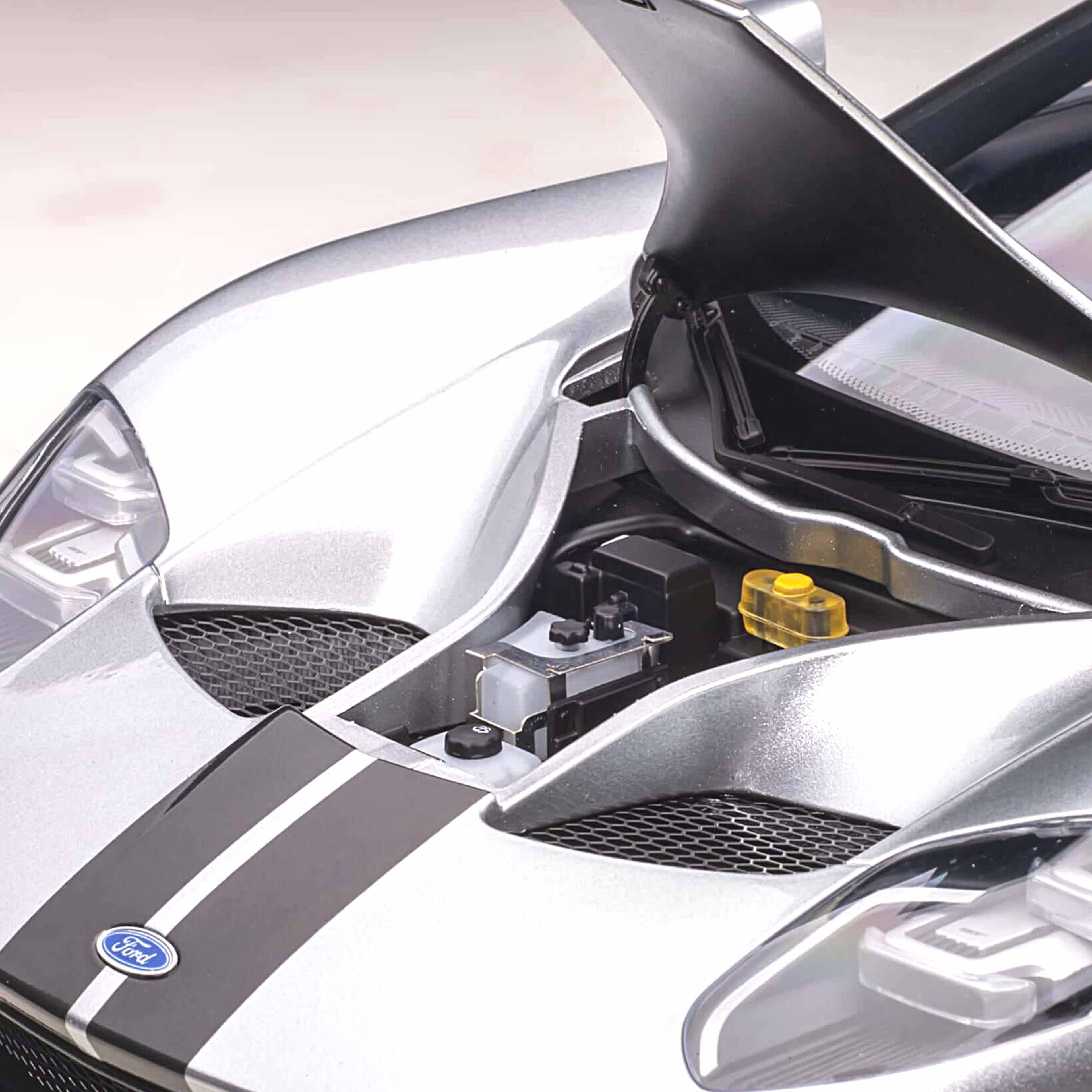 Ford GT 2017 Silver/Black Stripes 1:12