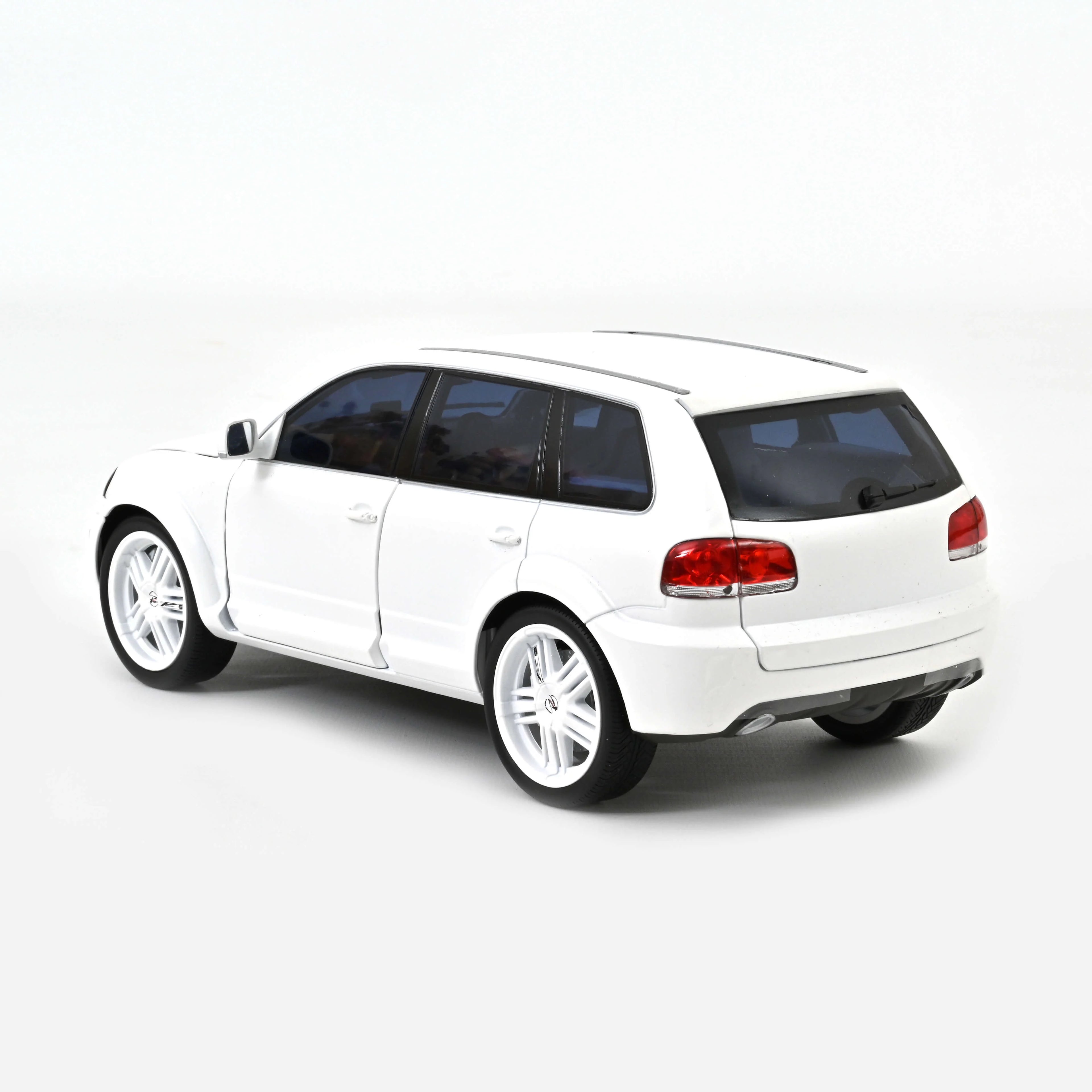 VW P24 by Parotech 2008 Mattweiß 1:18