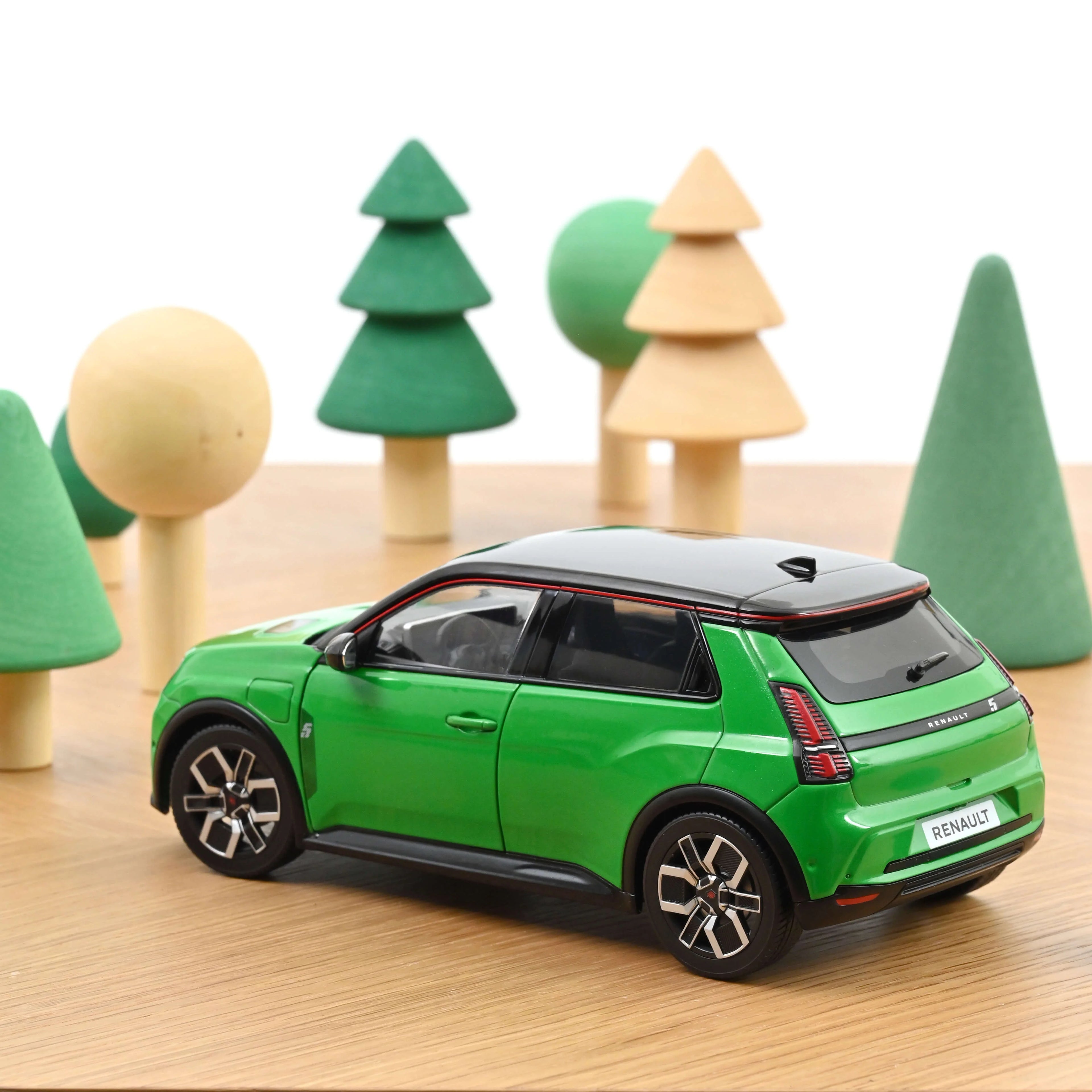 Renault 5 E-Tech Electric 2024 Pop Green & Black 1:18