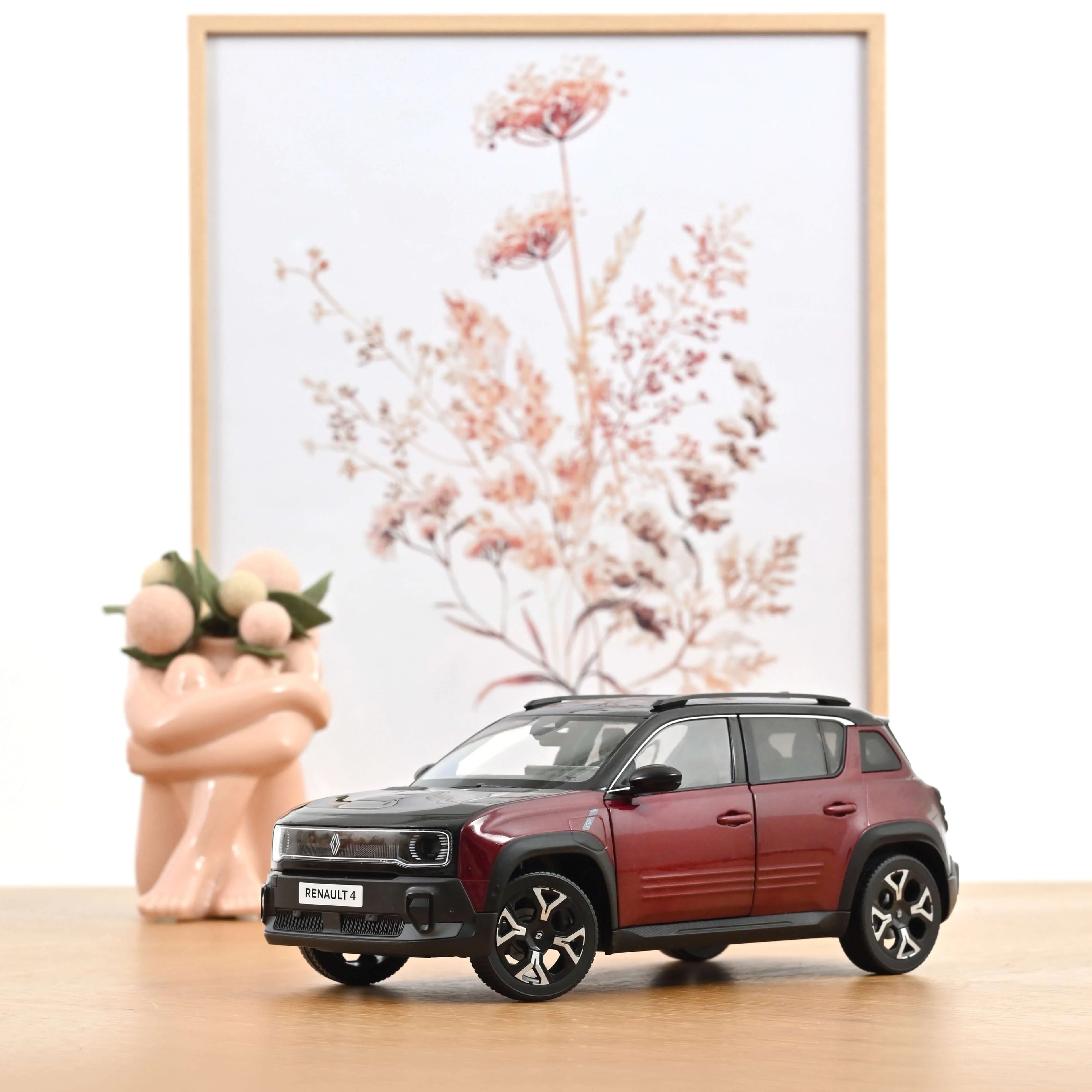 Renault 4 E-Tech Electric 2025 Carmin Red 1:18 - 300 pcs