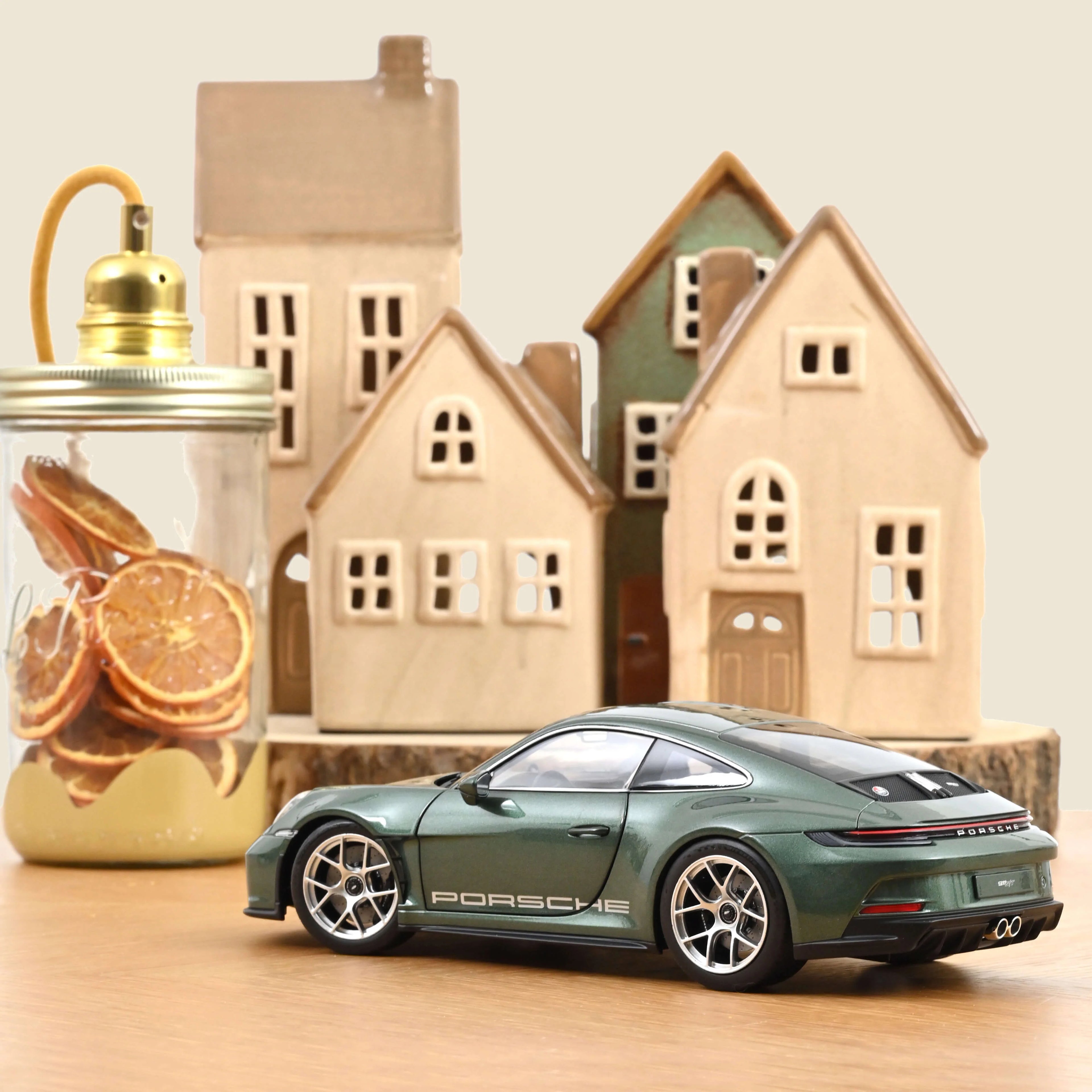 Porsche 911 S/T 2023 Malachite green metallic 1:18
