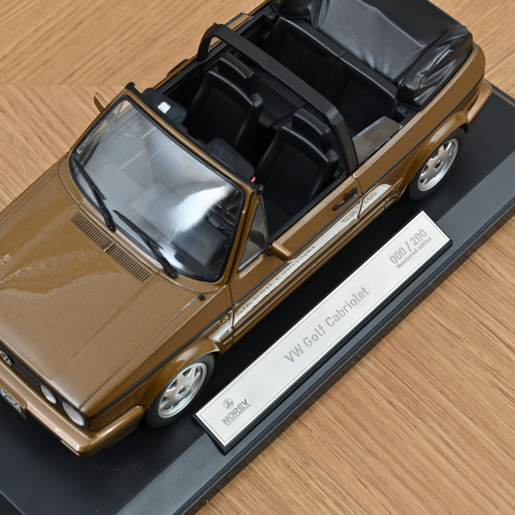 VW Golf Cabriolet 1992 Bronce metallic 1:18 - 200 pcs