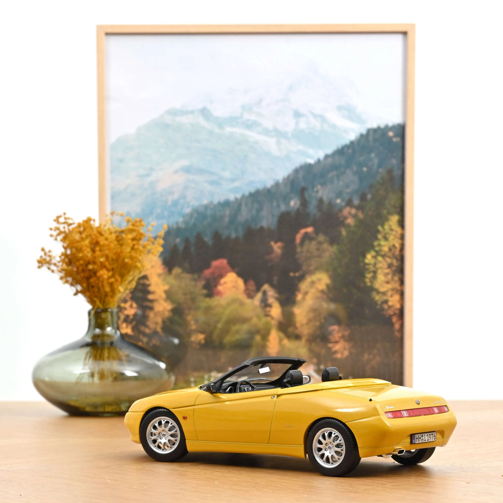 Alfa Romeo Spider 1999 Jaune Zoe métallisé 1:18 - 150 p.