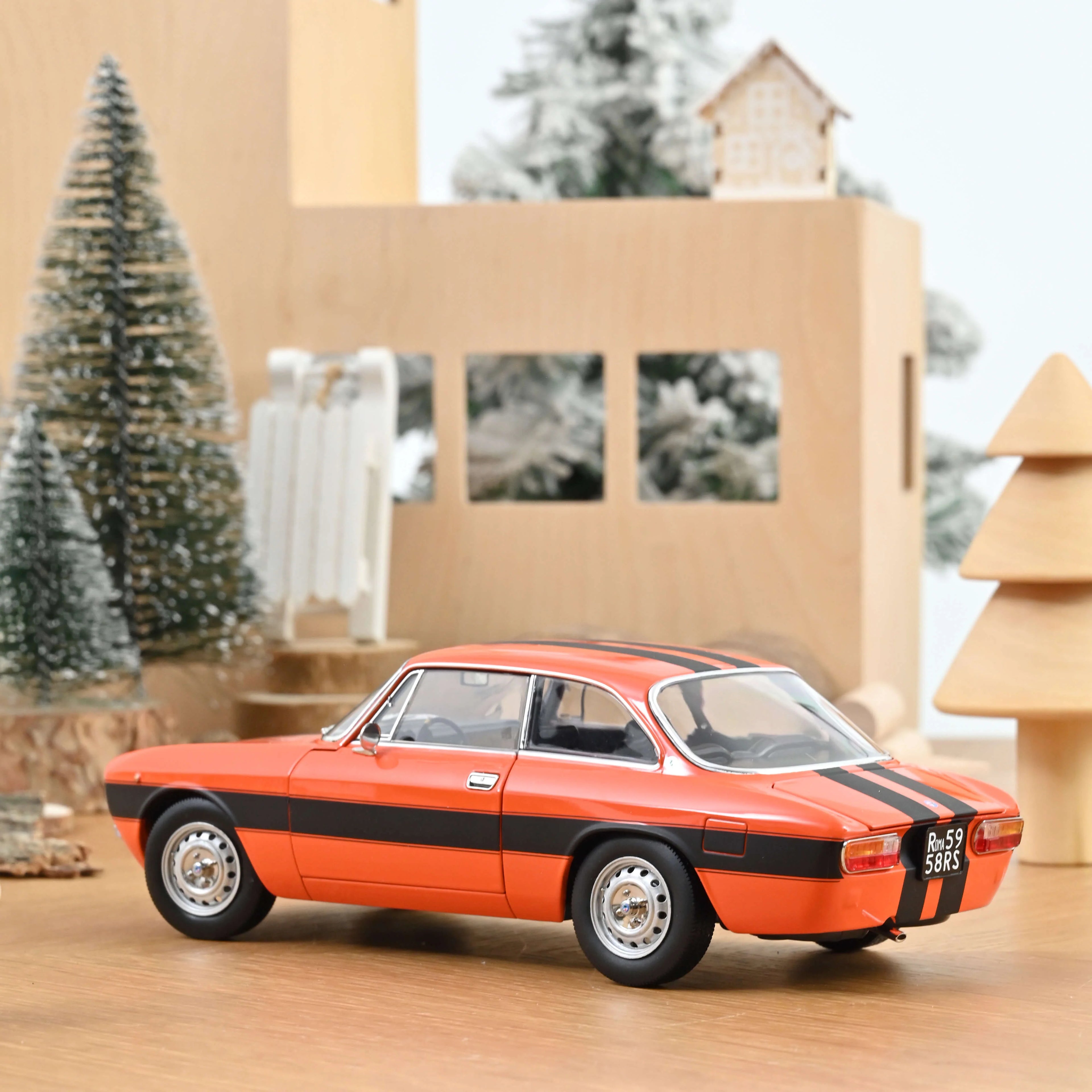 Alfa Romeo 2000 GTV 1973 Orange 1:18