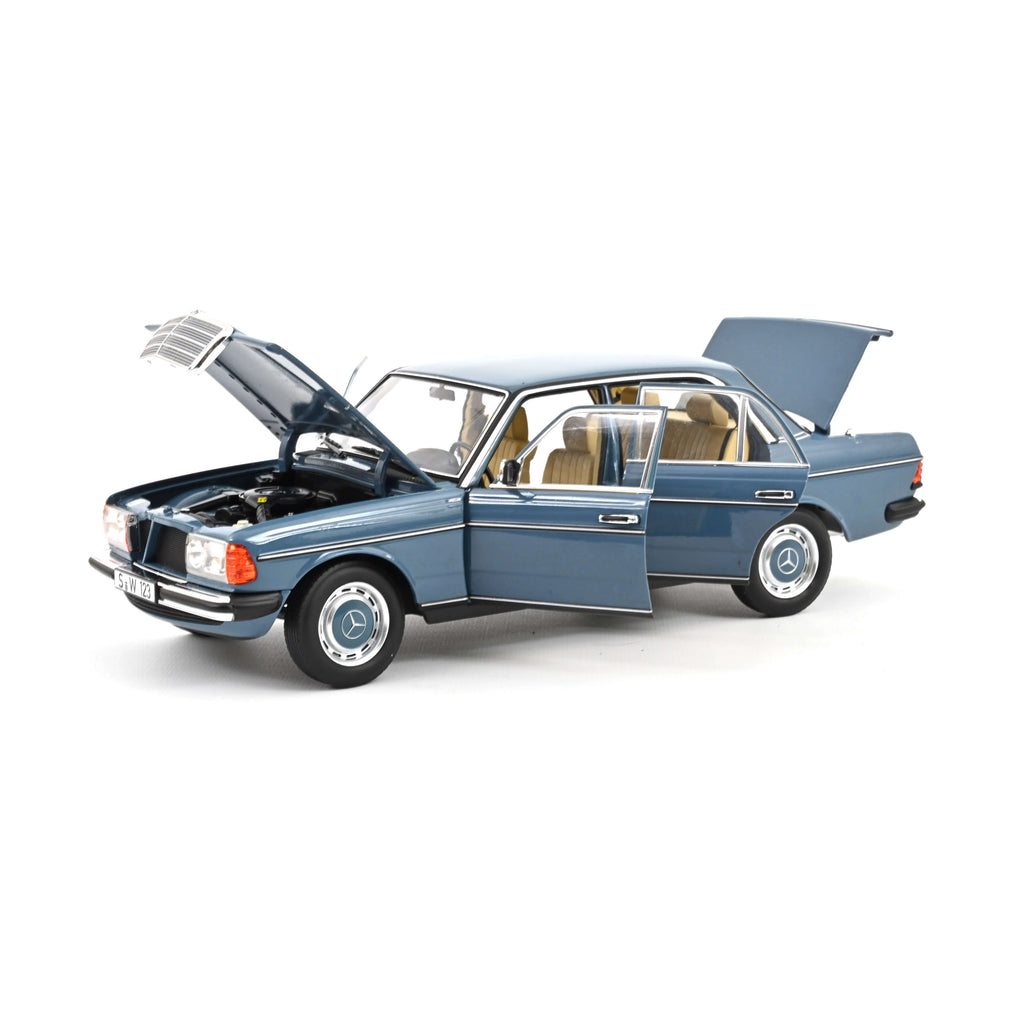 Mercedes-Benz 200 1982 Bleu Chine 1:18