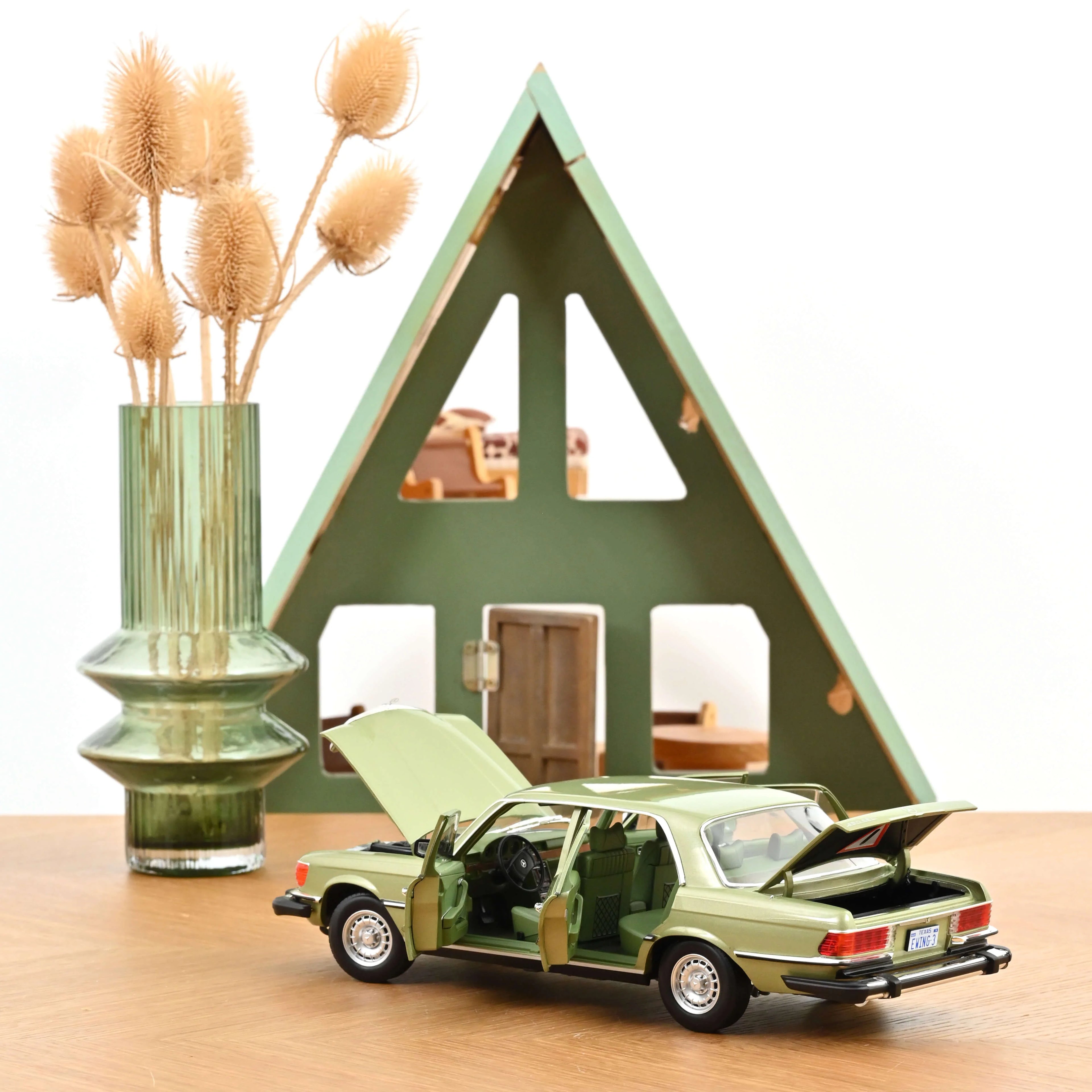 Mercedes-Benz 450 SEL Silvergreen US TV-Version 1979 1:18