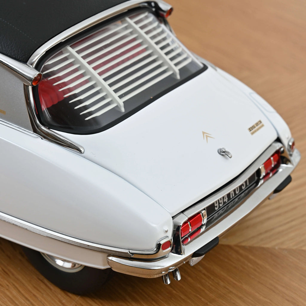 Citroën DS 23 Pallas 1973 White & Black Vinyl roof 1:12 - 200pcs