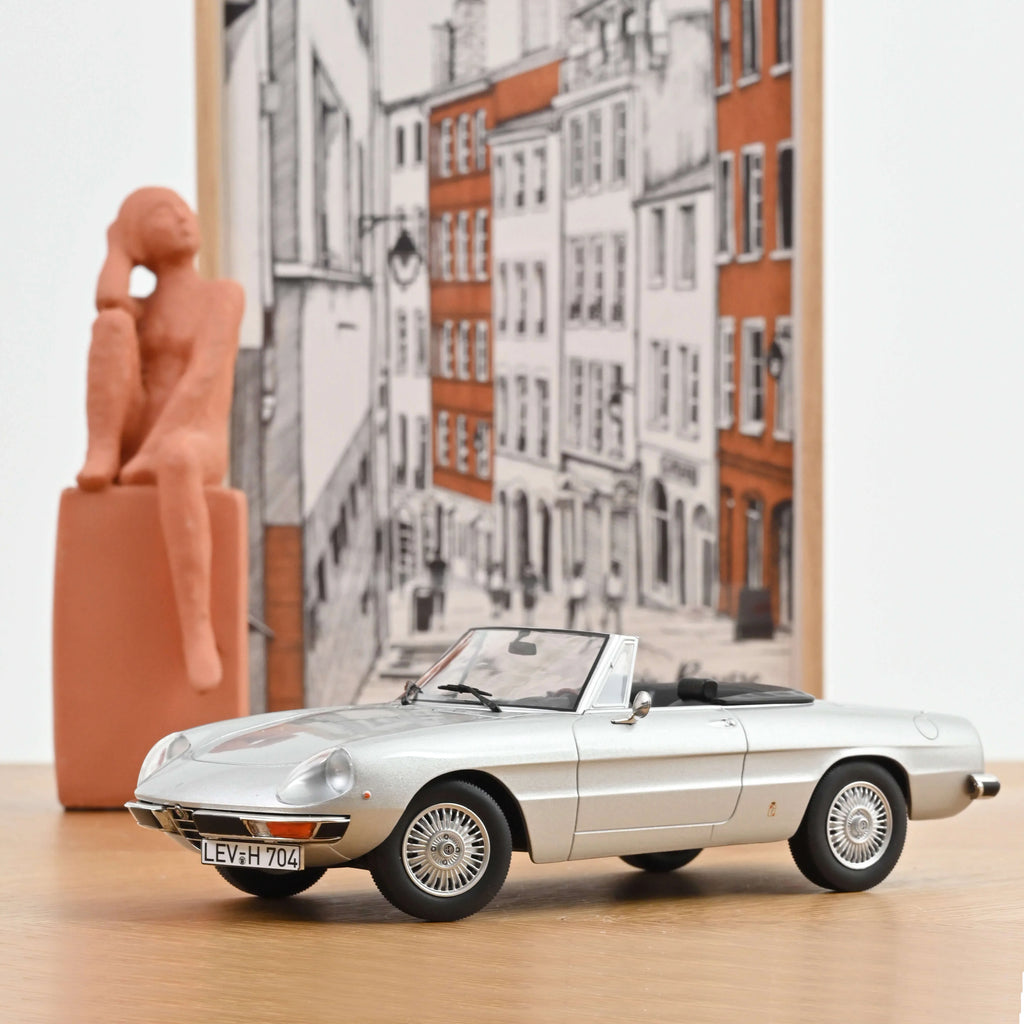 Alfa Romeo 2000 Spider 1973 Silvergrey metallic 1:18