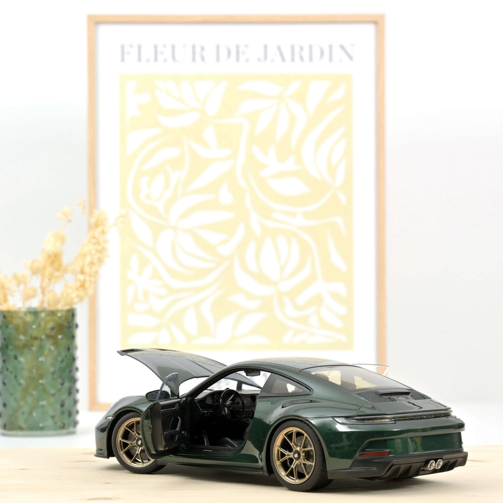 Porsche 911 GT3 Touring Paket 2021 Grün met 1:18 - 300 Stk