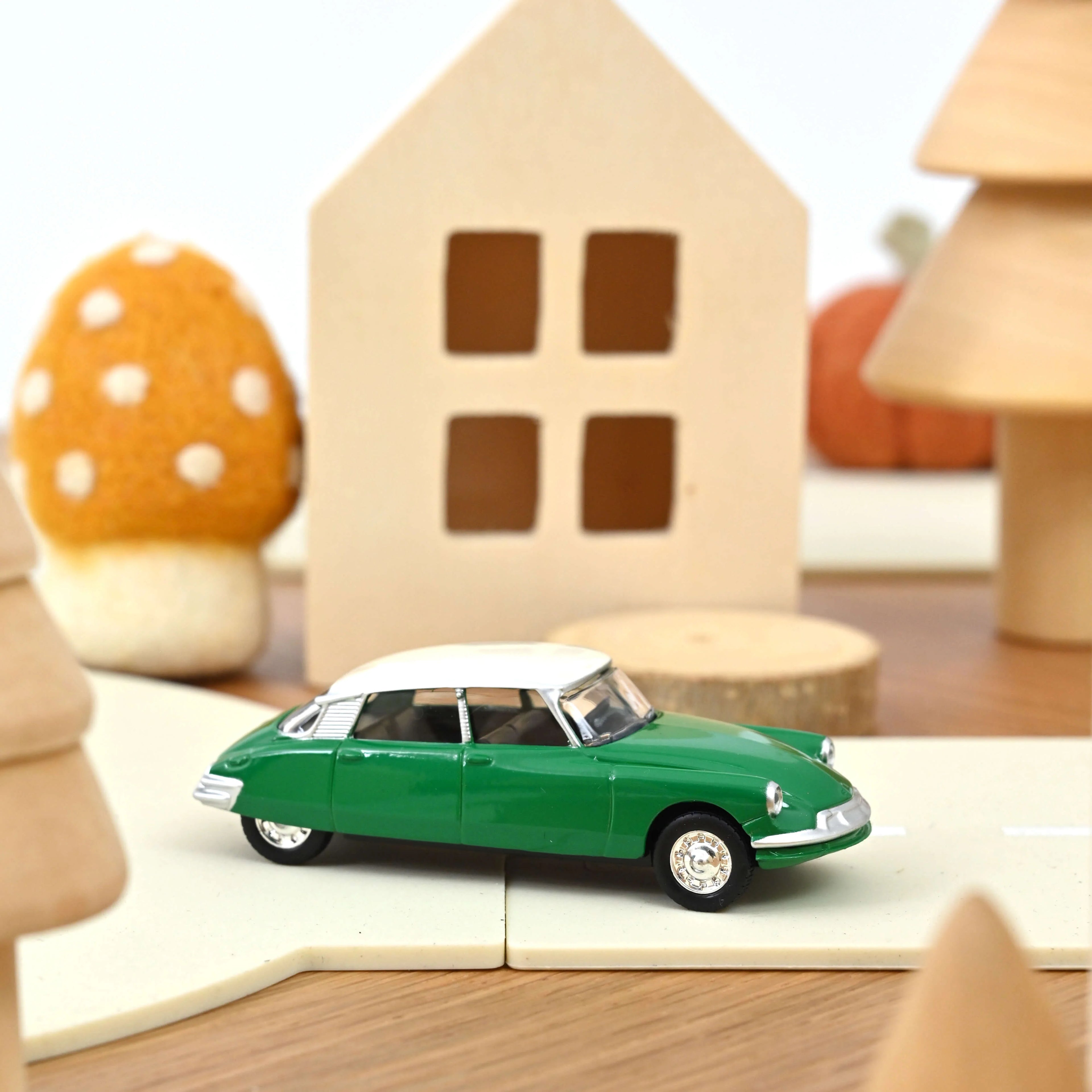 Citroën DS 19 1958 Grün & weißes Dach 1:58