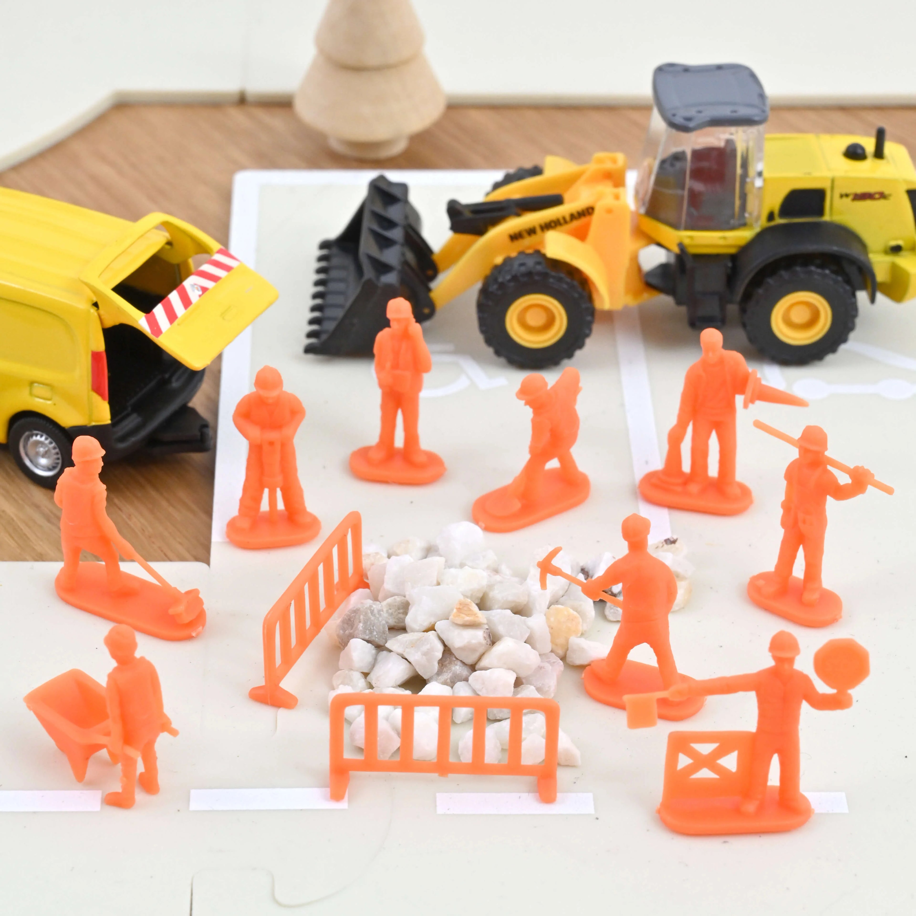 Racing and Construction Figures 1:64 (36pcs)
