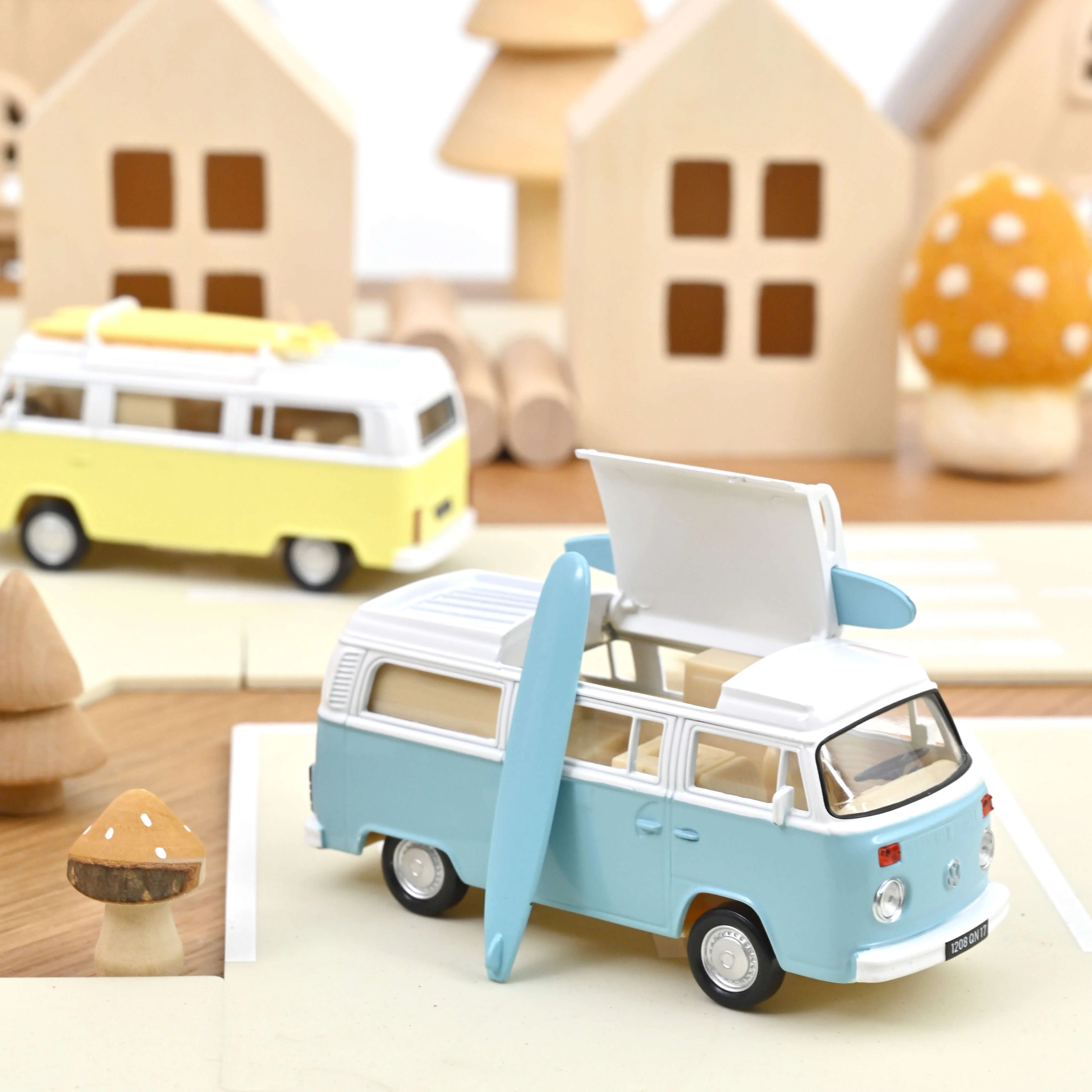 VW Combi T2b Camper Van 1973 Pastel Blue Jet-car 1:43