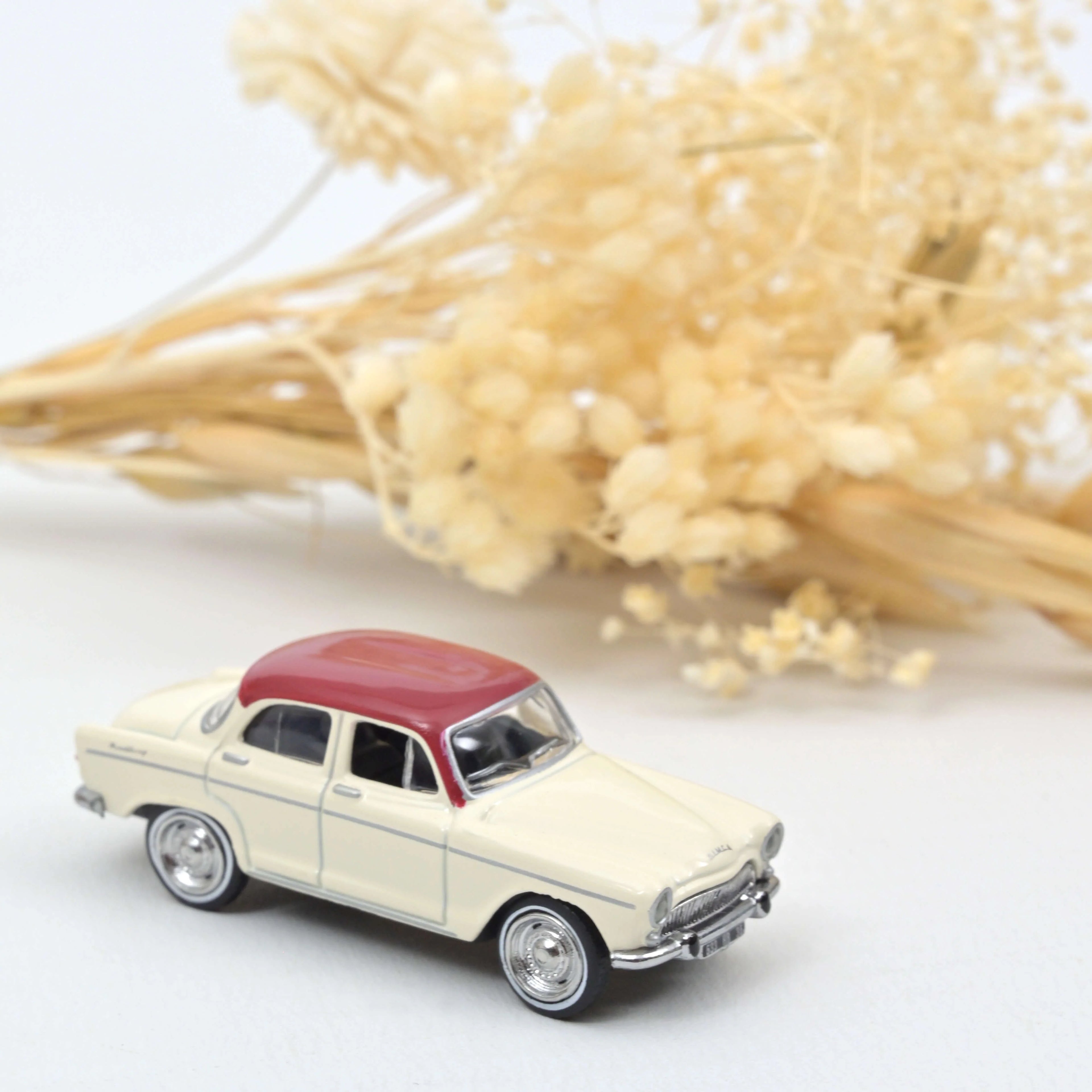Simca Aronde Montlhéry 1962 Elfenbein und Rot 1:87