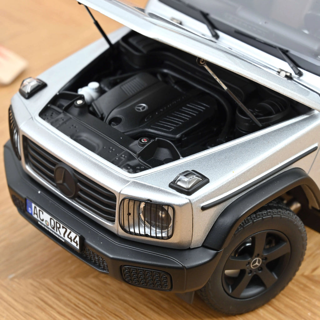 Mercedes-Benz G-Class 2024 Iridium Silver 1:18