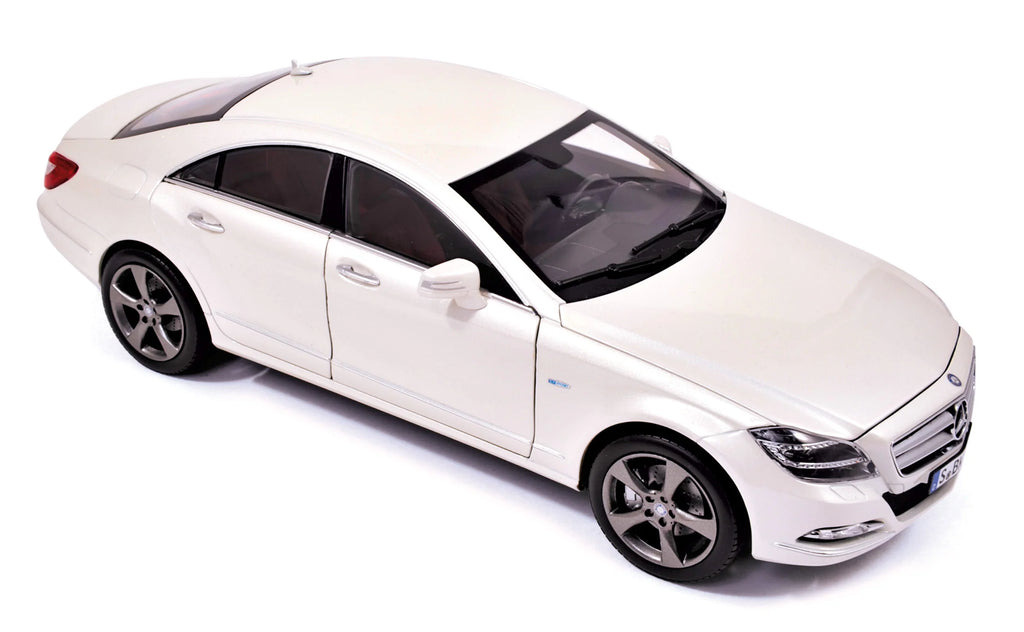 Mercedes-Benz CLS 350 2010 Diamond White 1:18