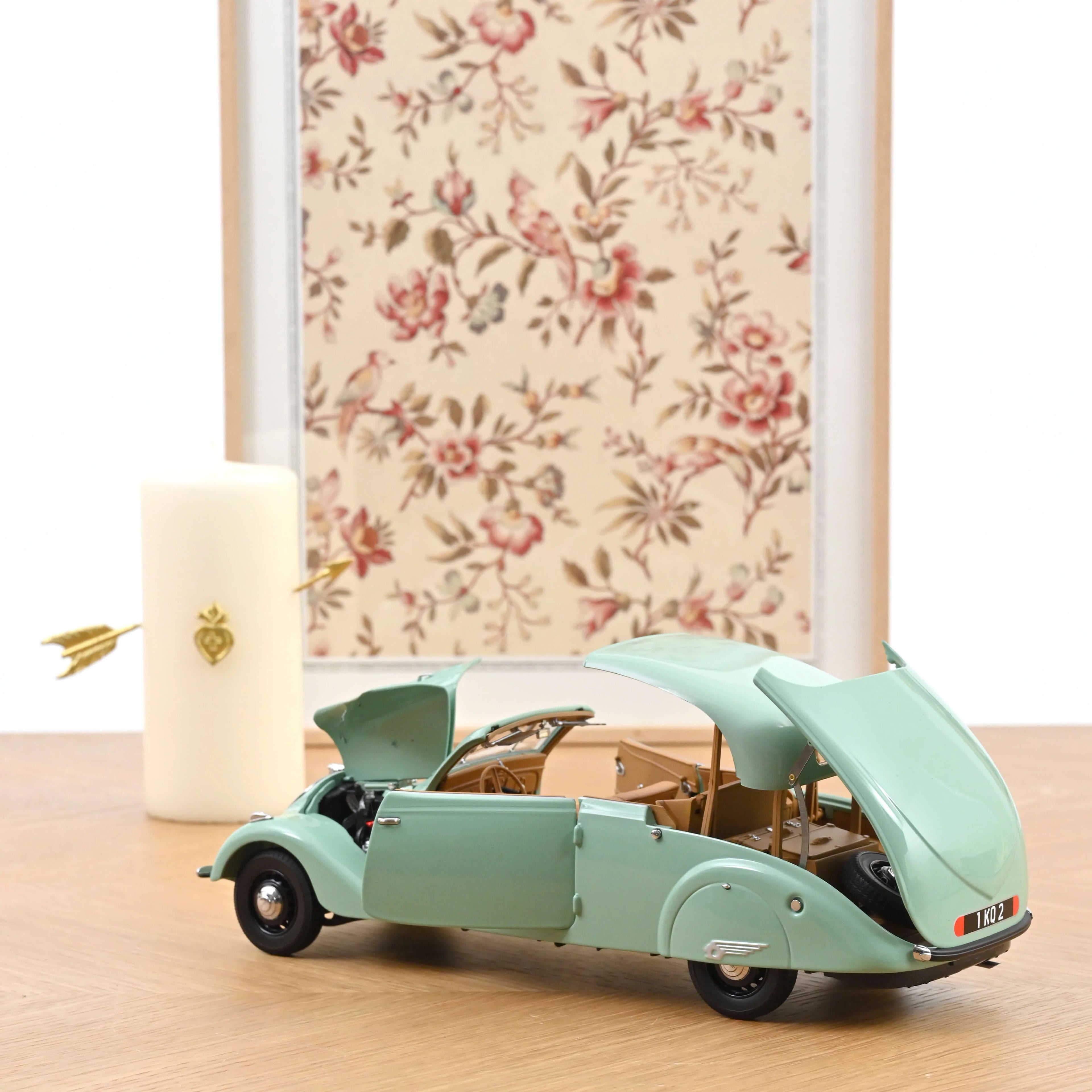 Peugeot 402 Eclipse 1937 Green 1:18 - 200pcs