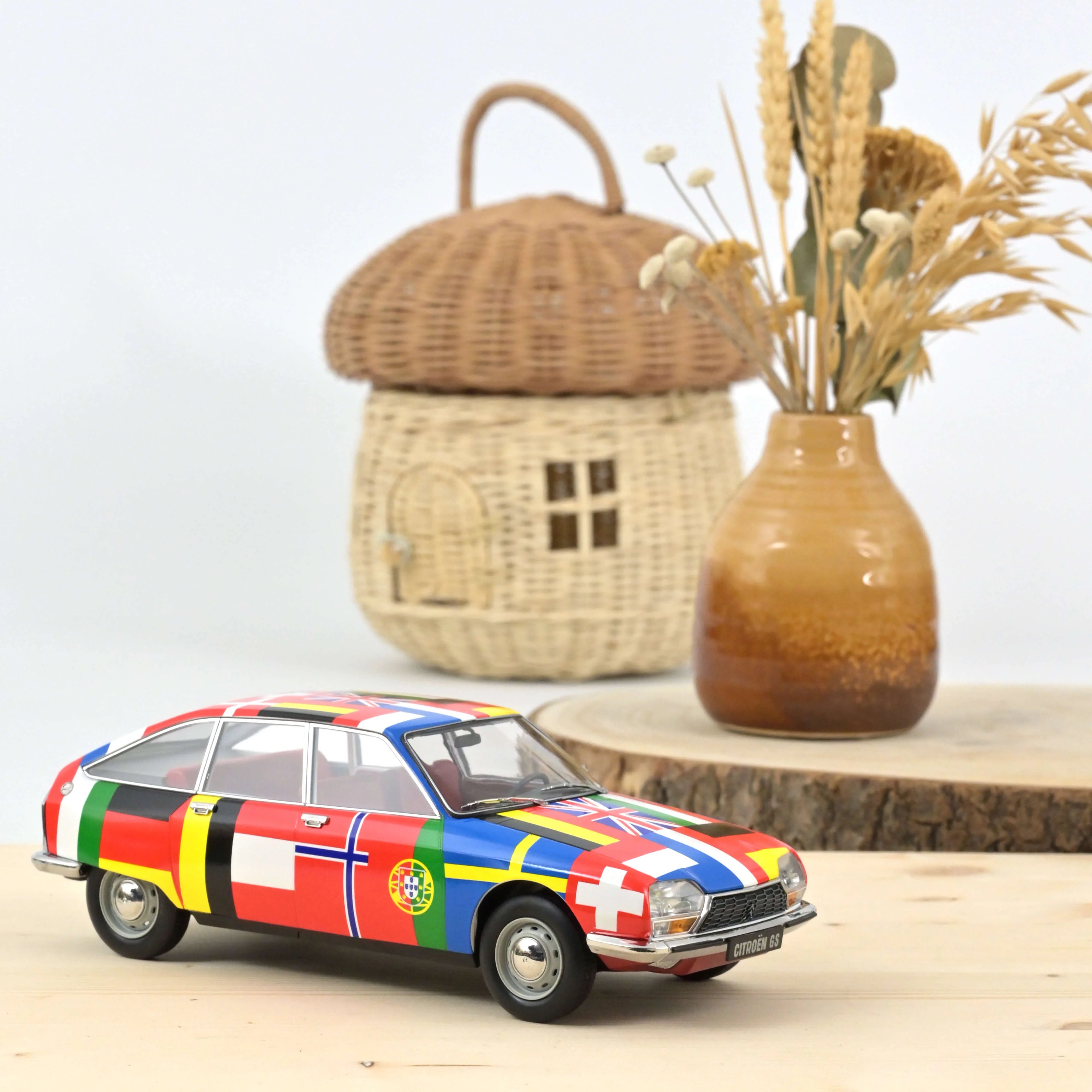 Citroën GS 1972 Flags - 2nd release 1:18