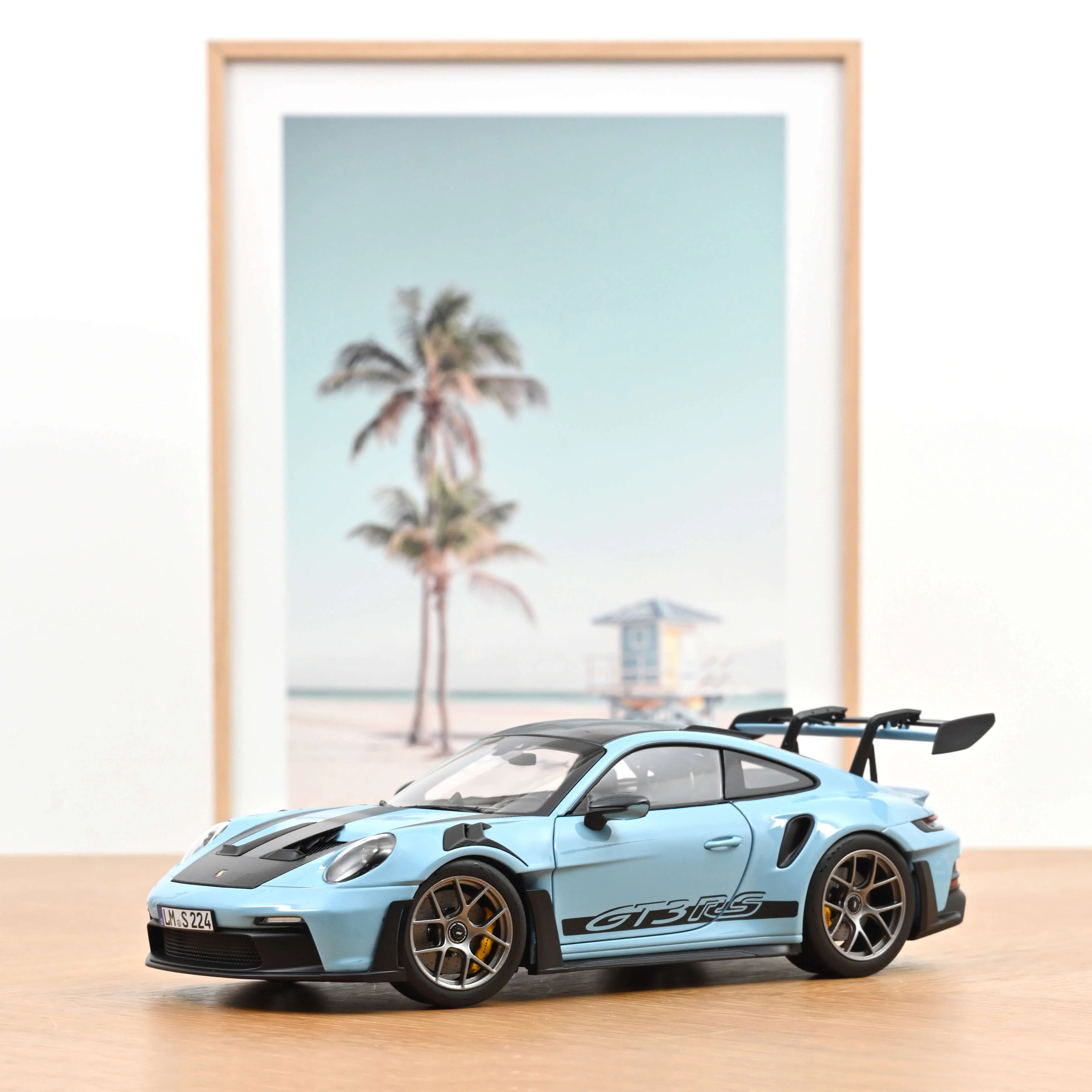 Porsche 911 GT3 RS w/Weissach Pack 2022 Gulf blue 1:18