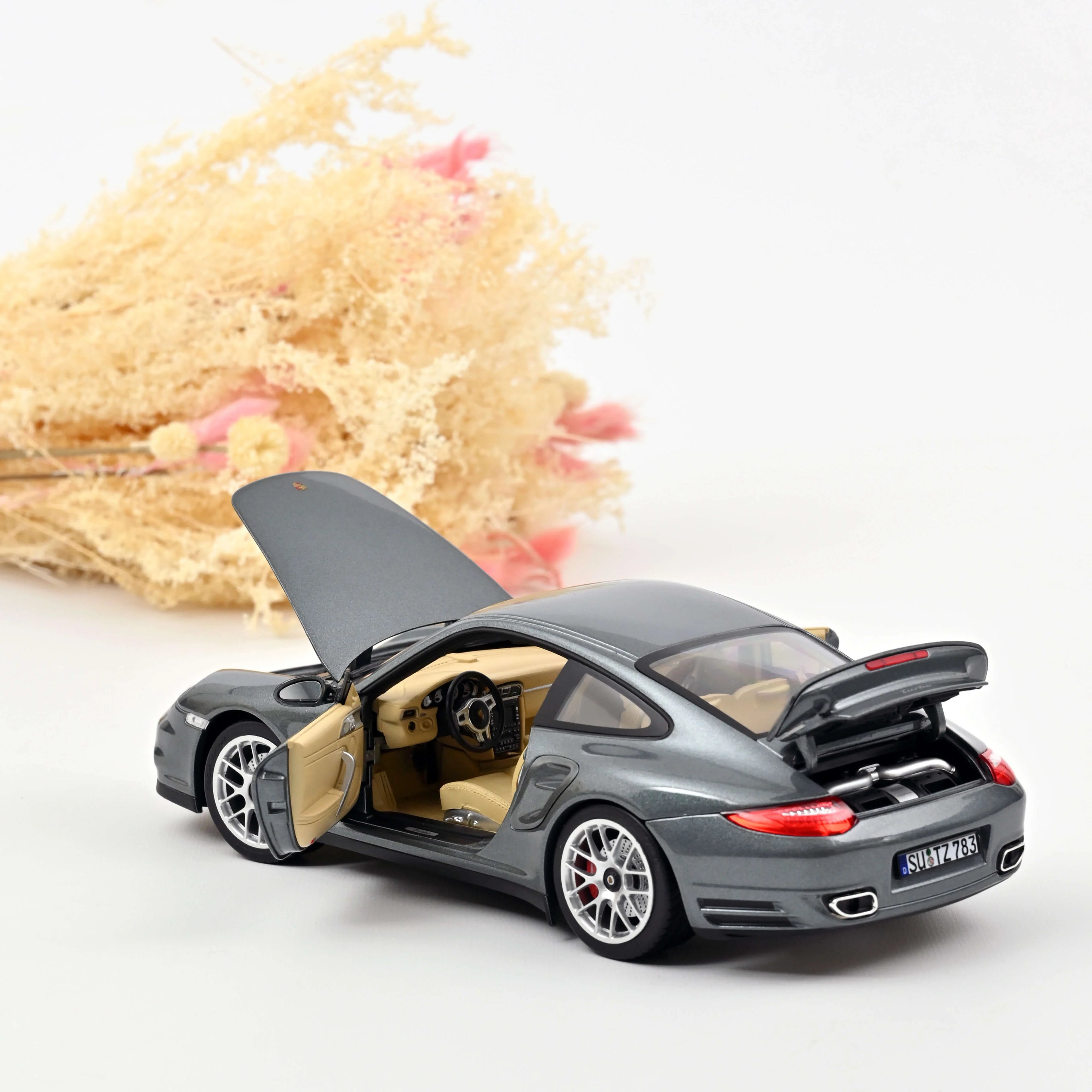 Porsche 911 Turbo 2010 Gris métallisé 1:18