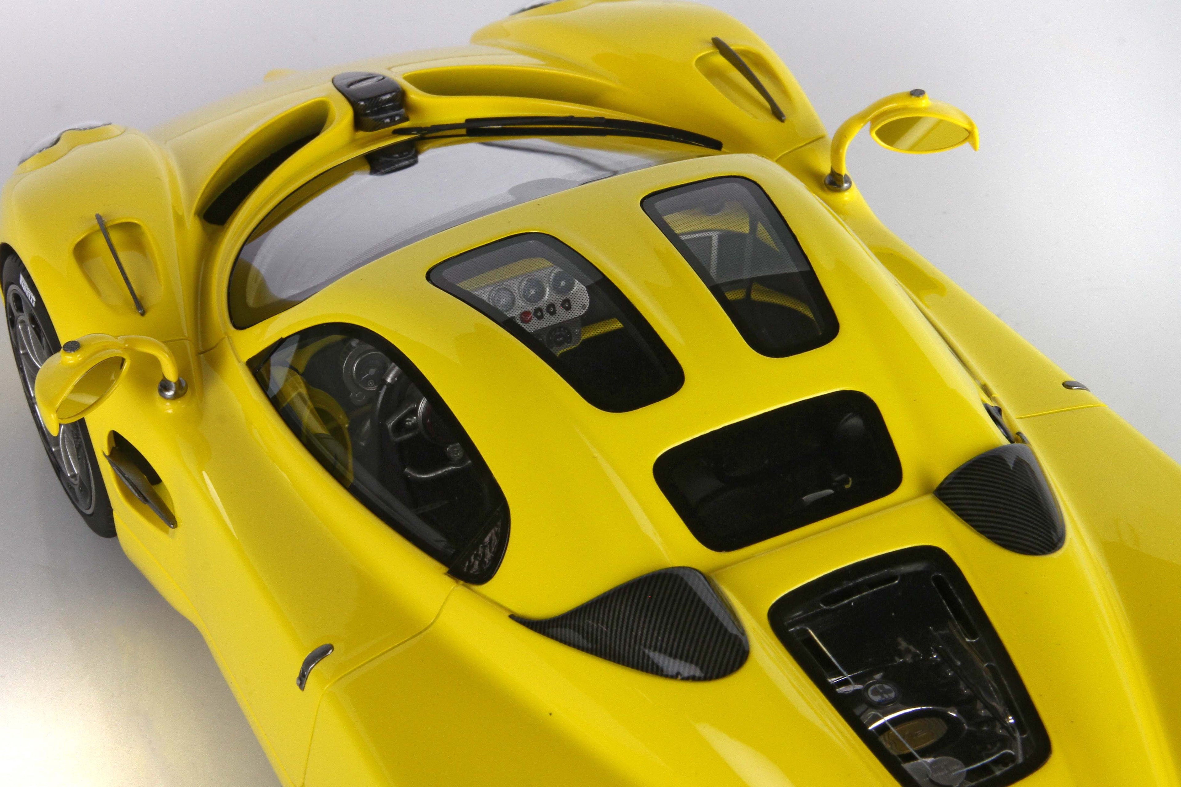 BBR Pagani Utopia Yellow - Limited 44 pcs with Display Case