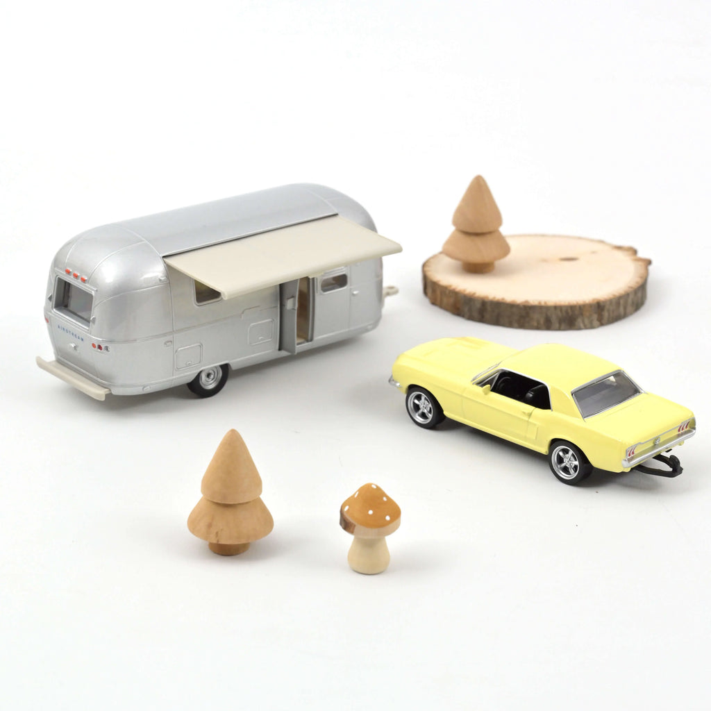 Ford Mustang 1968 Jaune et Caravane Airstream Jet-car 1:43