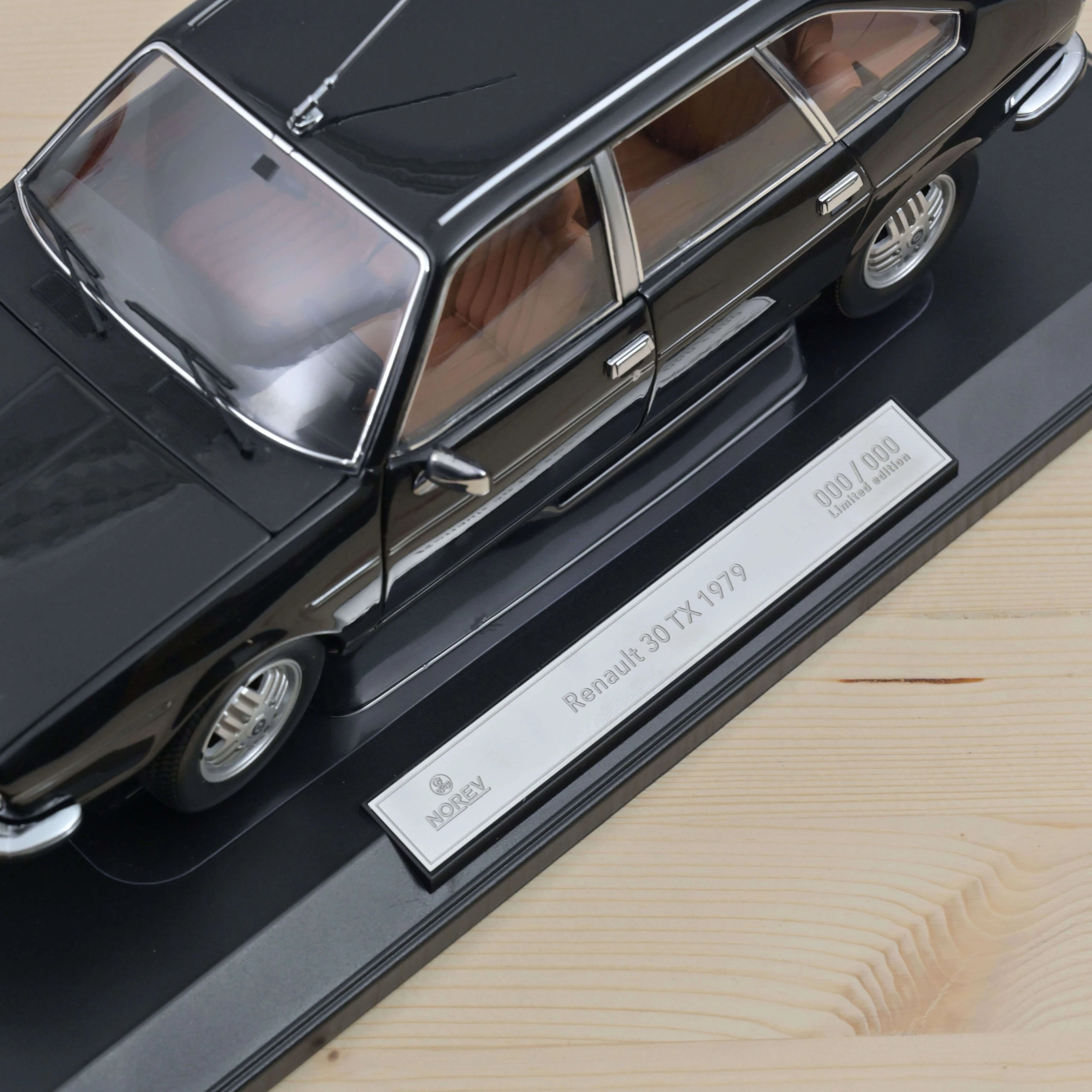 Renault 30 TX 1979 Black 1:18 - 200pcs