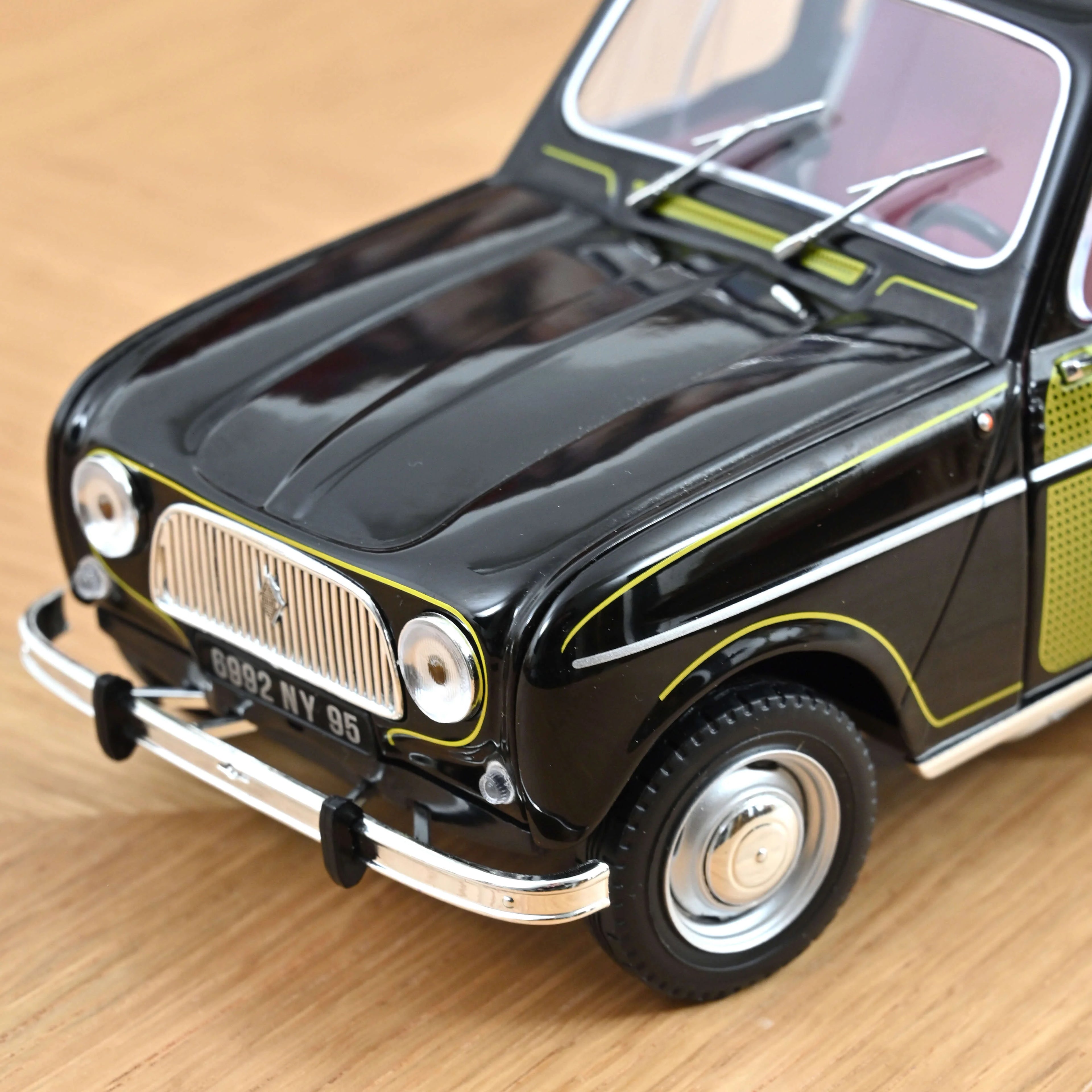 Renault 4 Parisienne 1963 Black & Yellow 1:18 - 200pcs