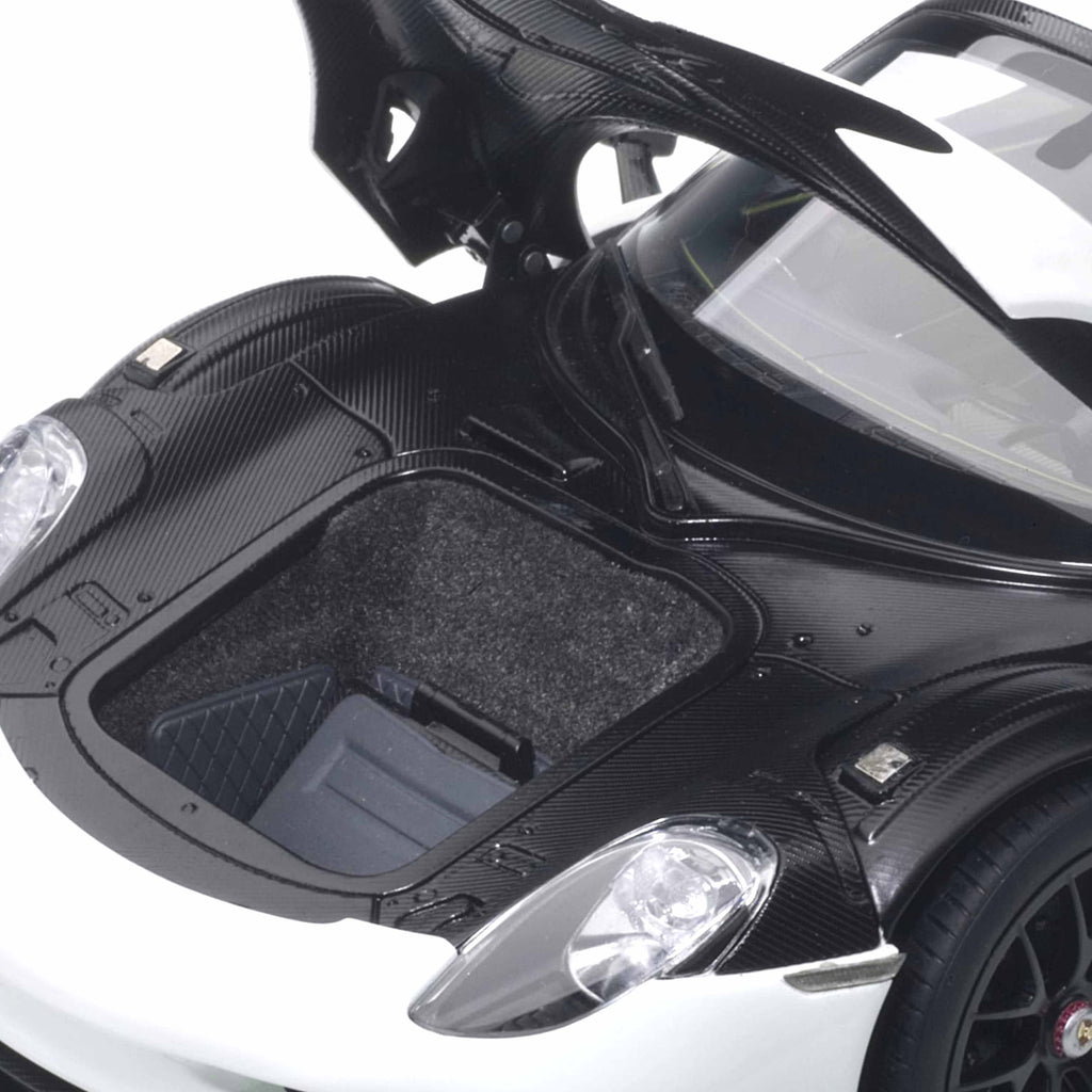 Porsche 918 Spyder 2013 White with Martini Logo 1:18