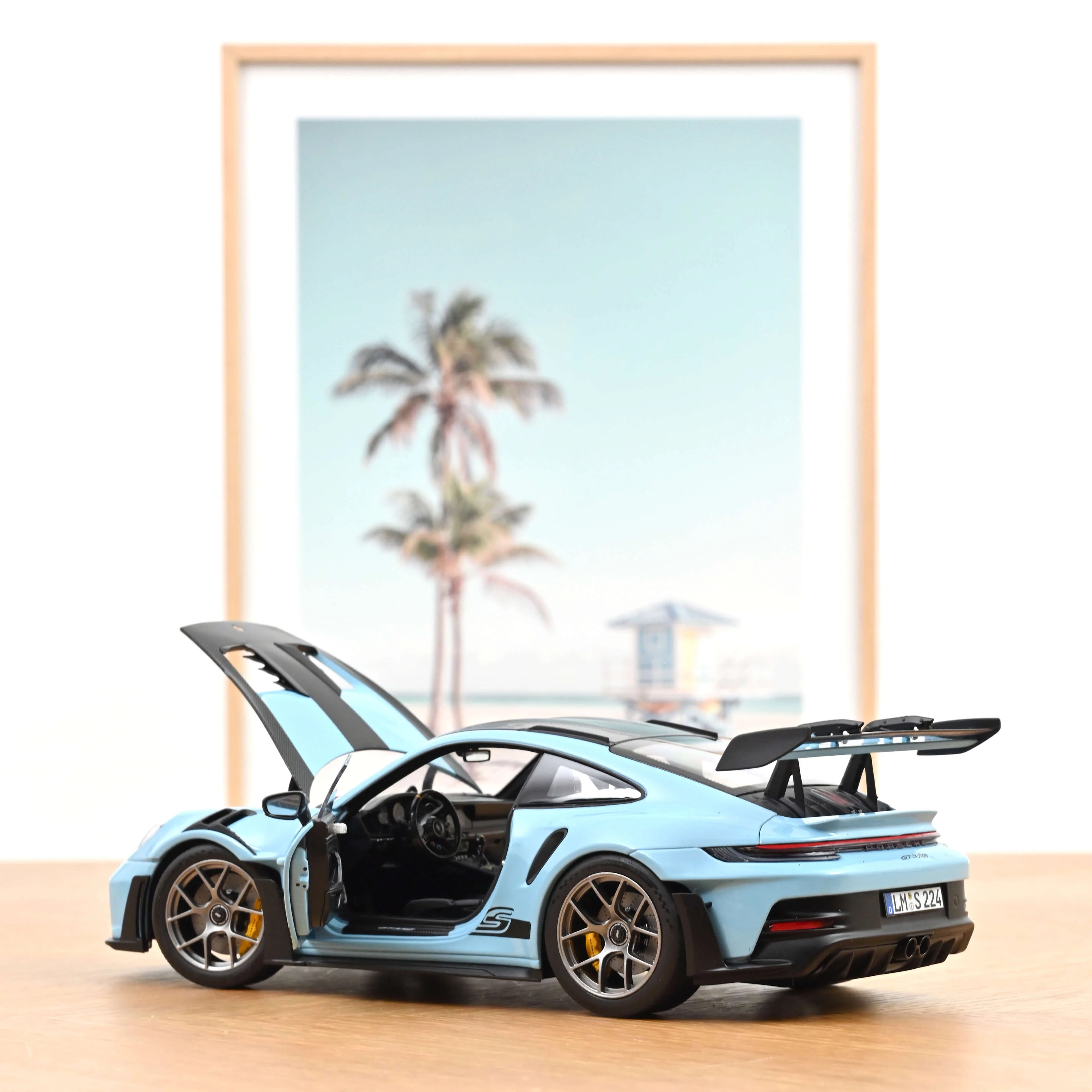 Porsche 911 GT3 RS w/Weissach Pack 2022 Gulf blue 1:18