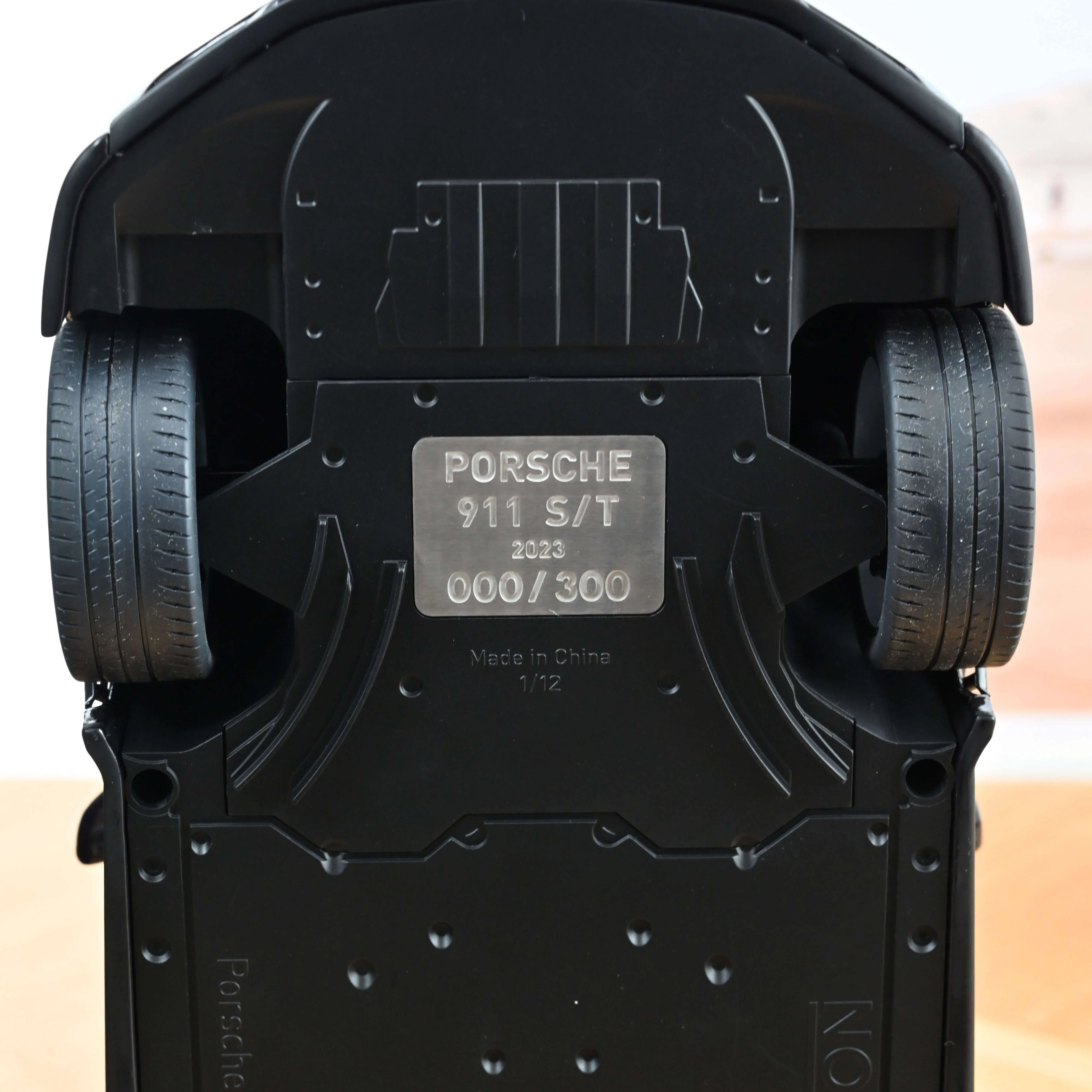 Porsche 911 S/T 2023 Violametallic 1:12 - 300 pcs