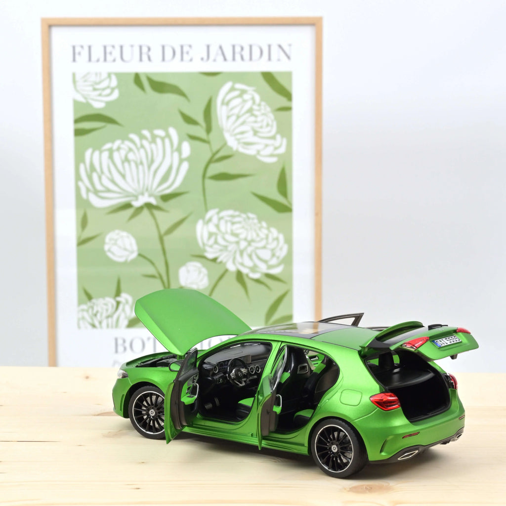 Mercedes-Benz A-Class AMG-Line 2018 Green met 1:18 - 200pcs
