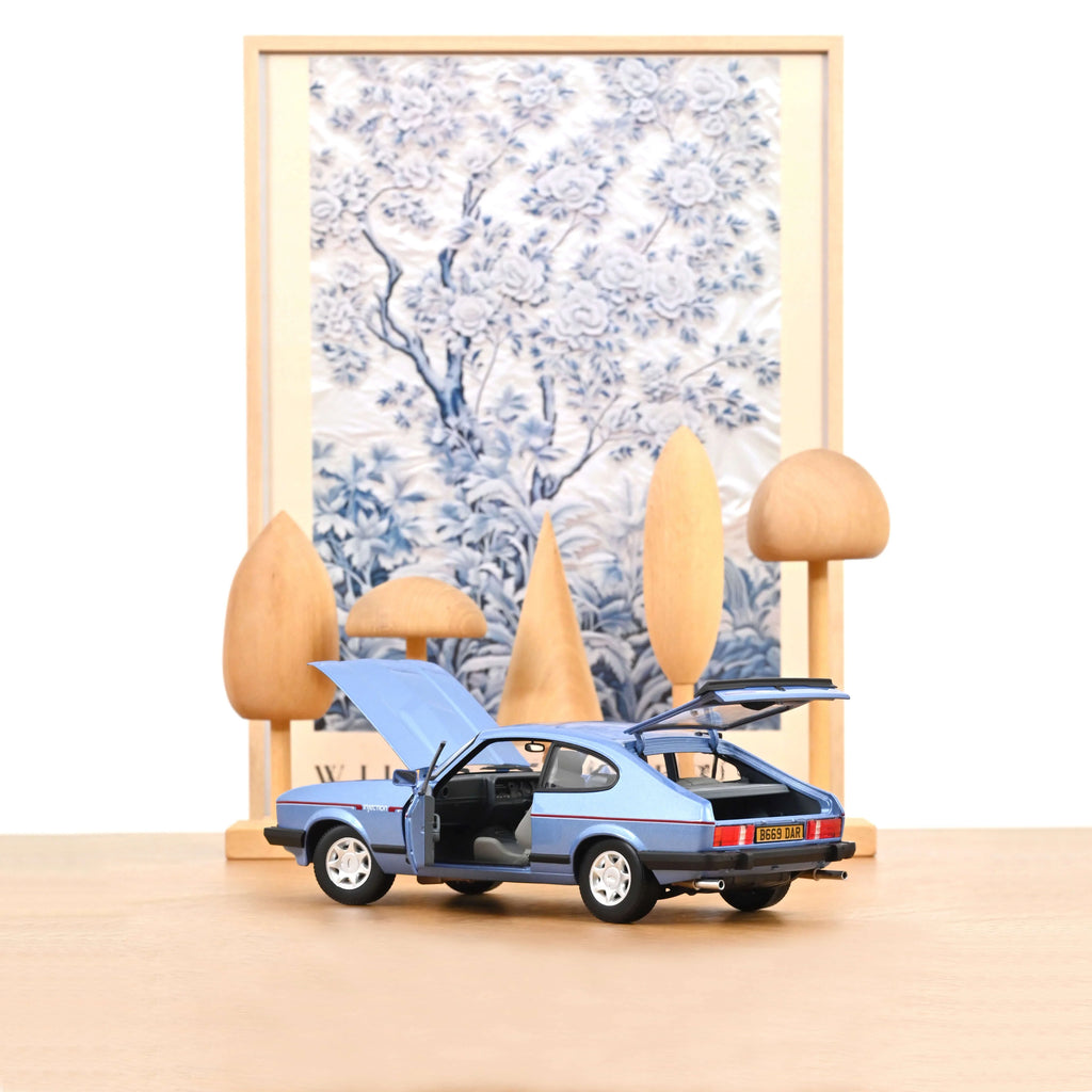 Ford Capri Mk.III 2.8 Injection Rechtslenker 1984 Paris Blue Metallic 1:18