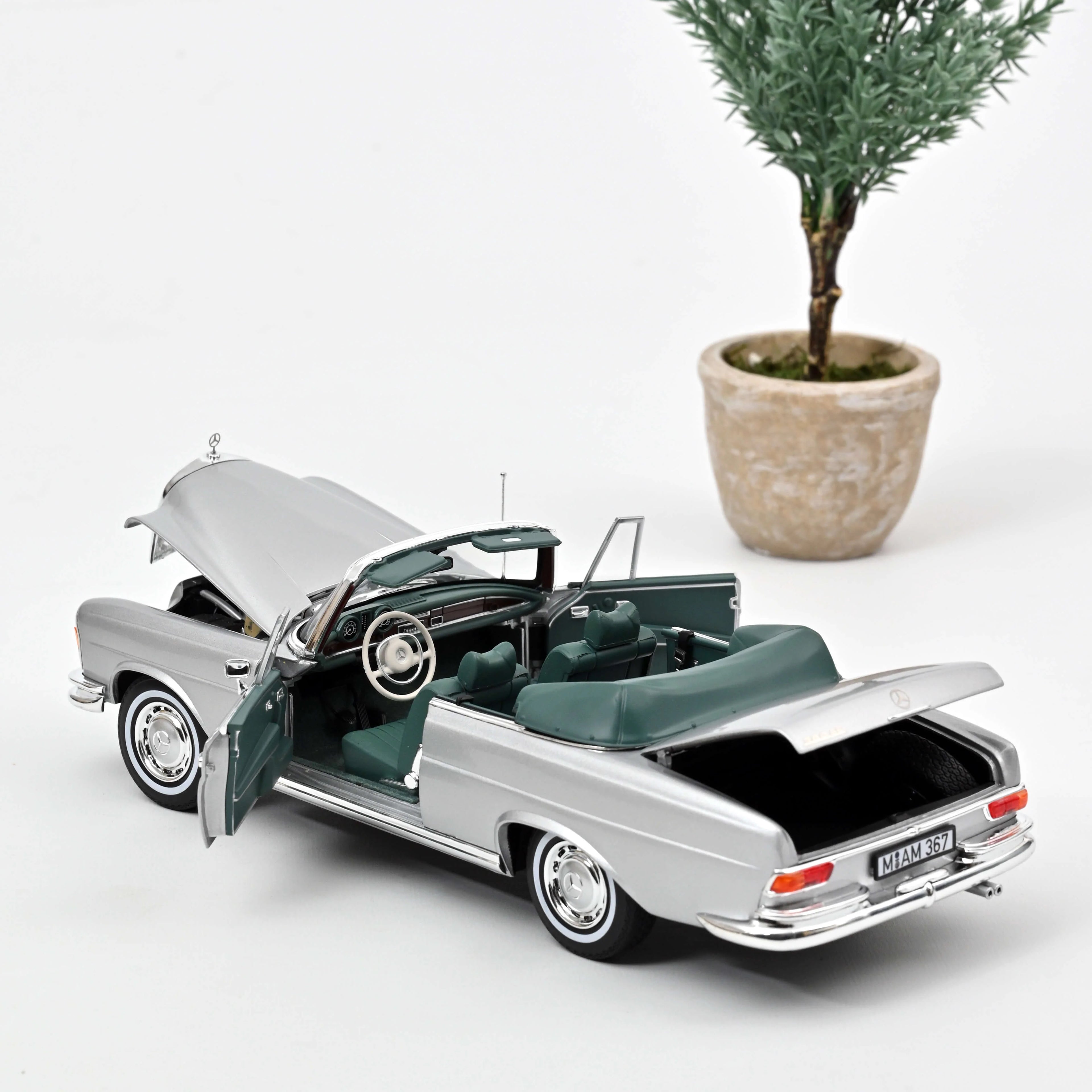 Mercedes-Benz 280 SE Cabriolet 1969 Silver metallic 1:18