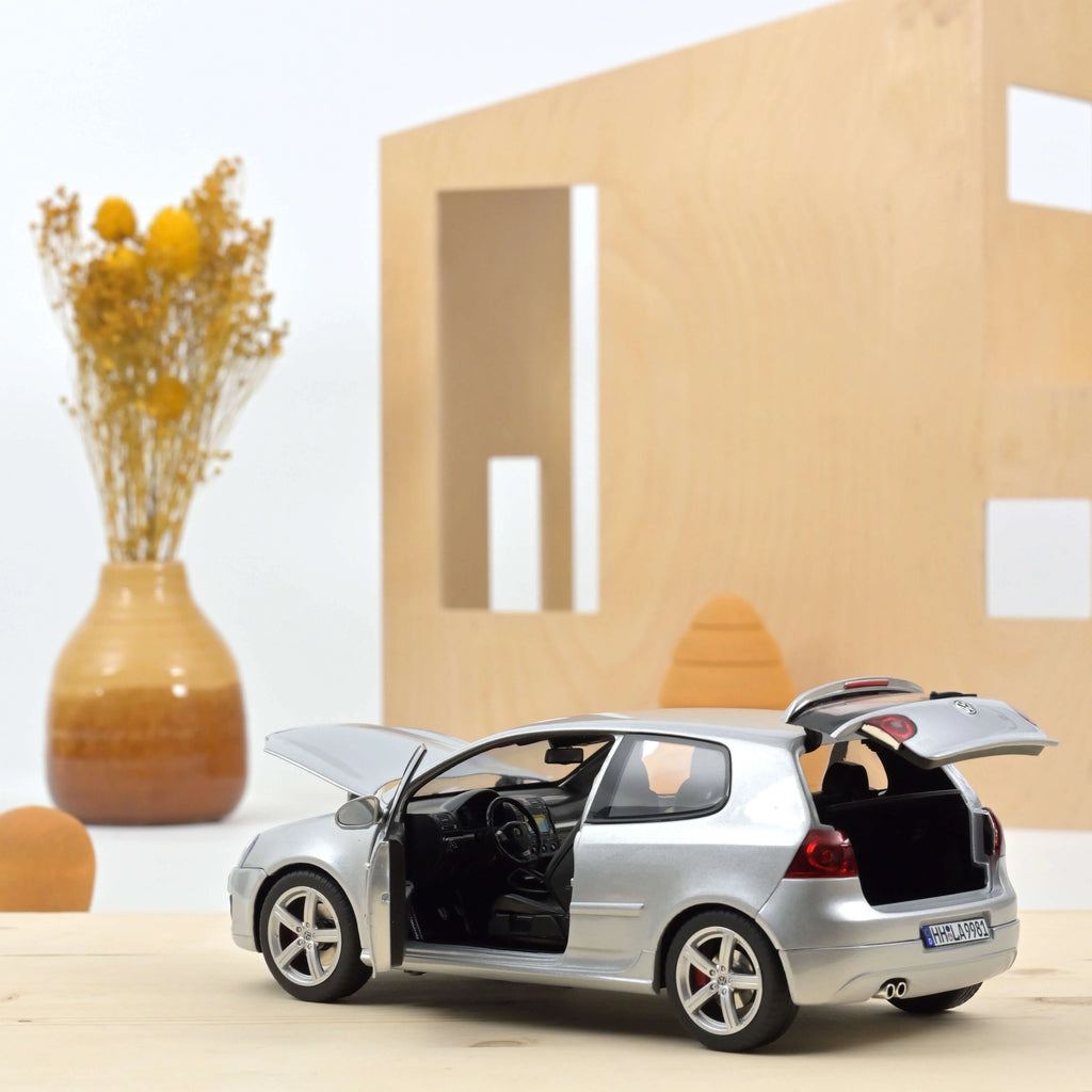VW Golf GTI Pirelli 2007 Silver 1:18
