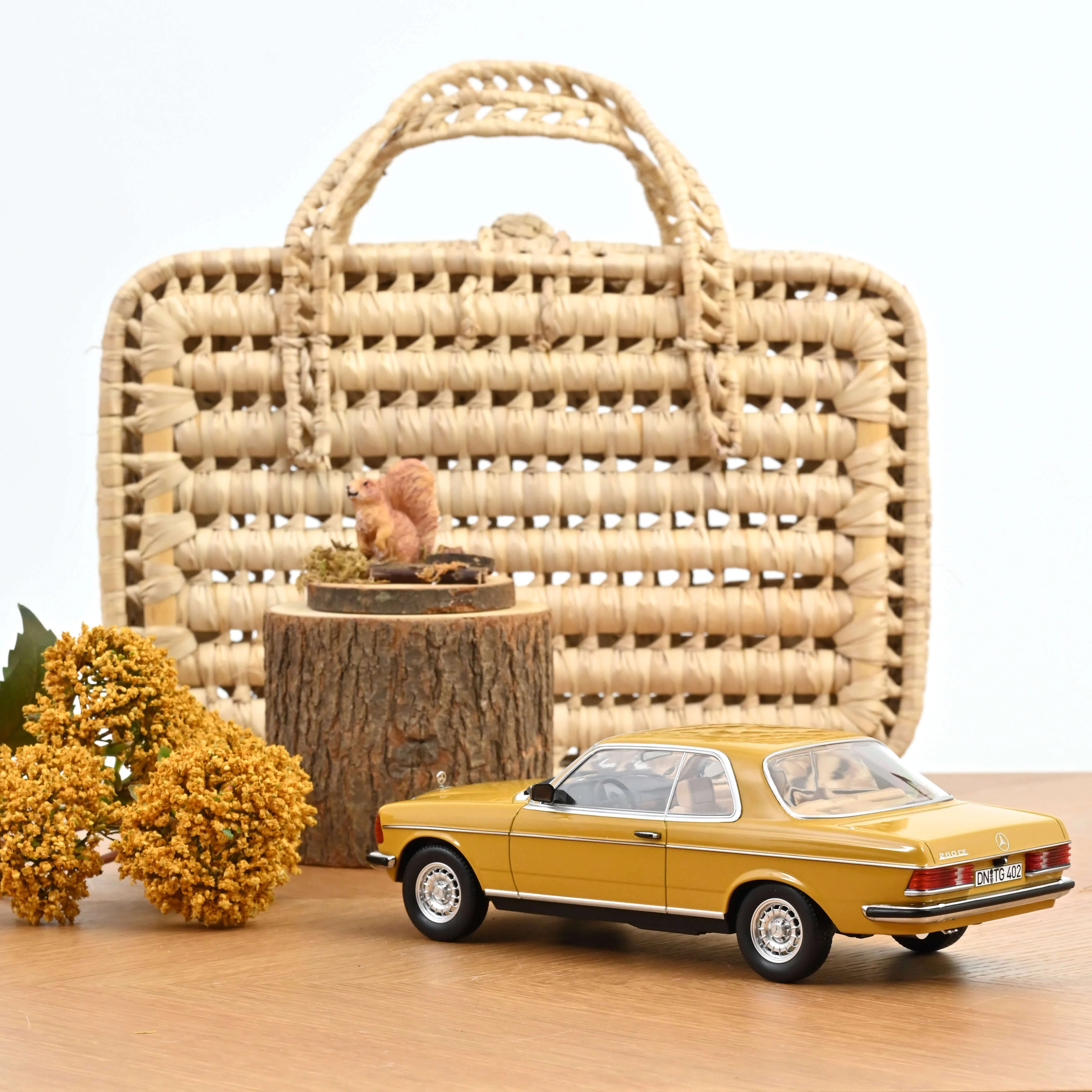 Mercedes-Benz 280 CE 1980 Sahara Yellow 1:18